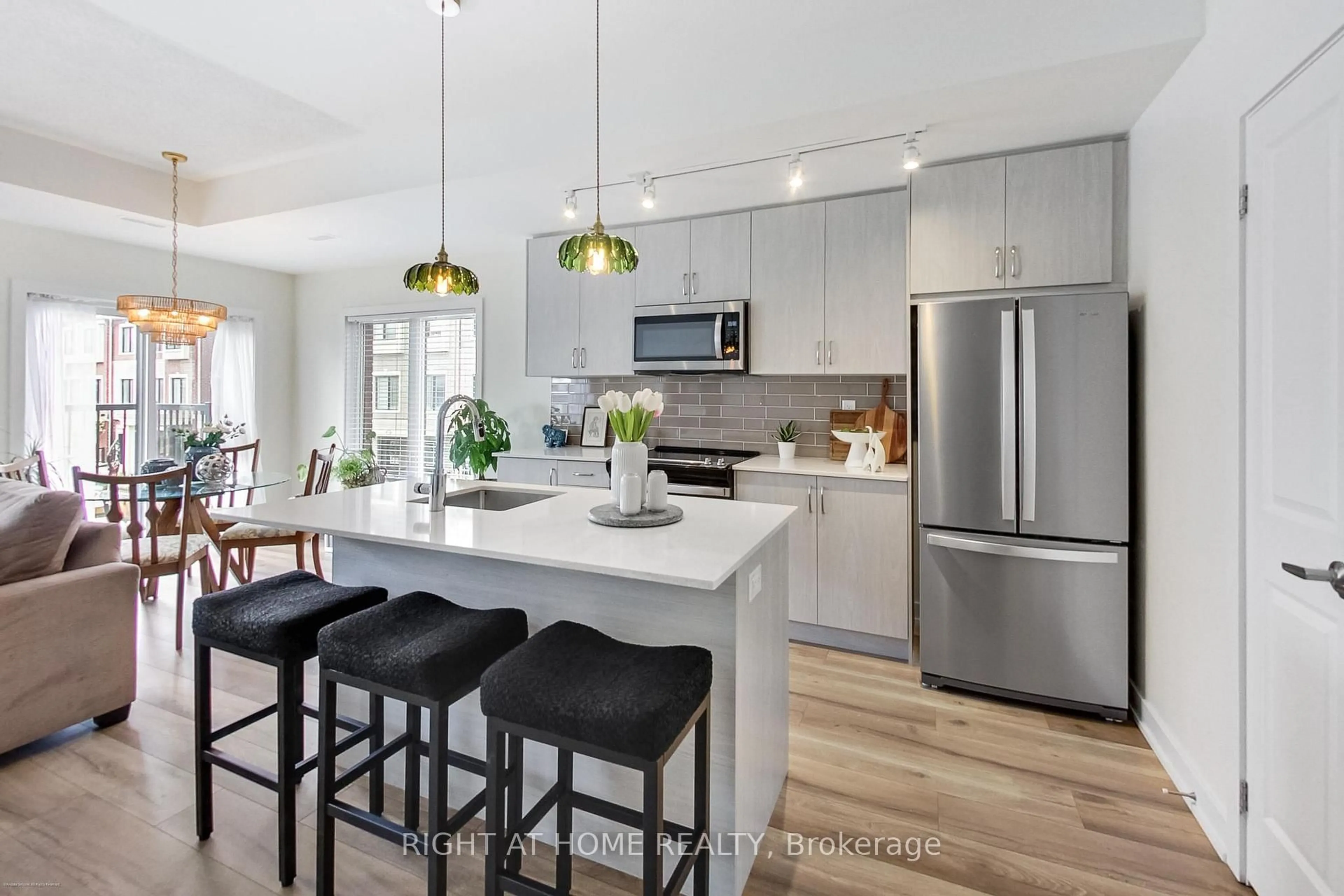 Open concept kitchen, unknown for 29 Canton Lane, Whitchurch-Stouffville Ontario L4A 4W8