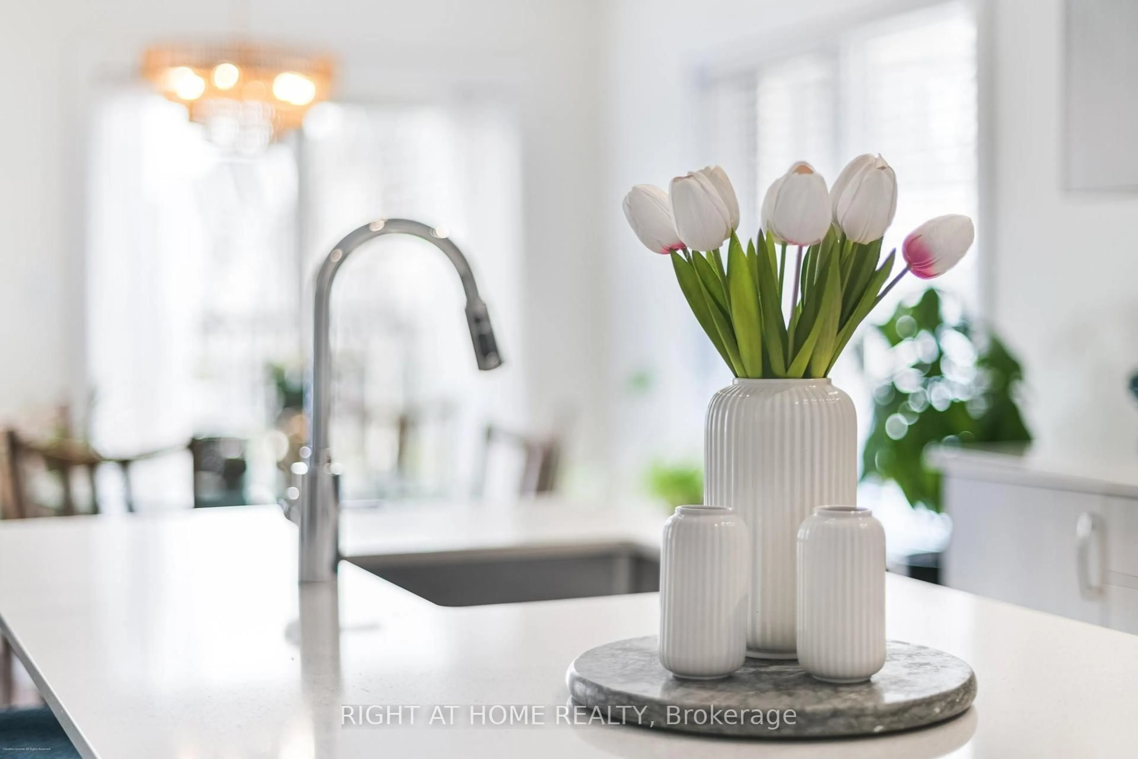 Open concept kitchen, ceramic/tile floor for 29 Canton Lane, Whitchurch-Stouffville Ontario L4A 4W8