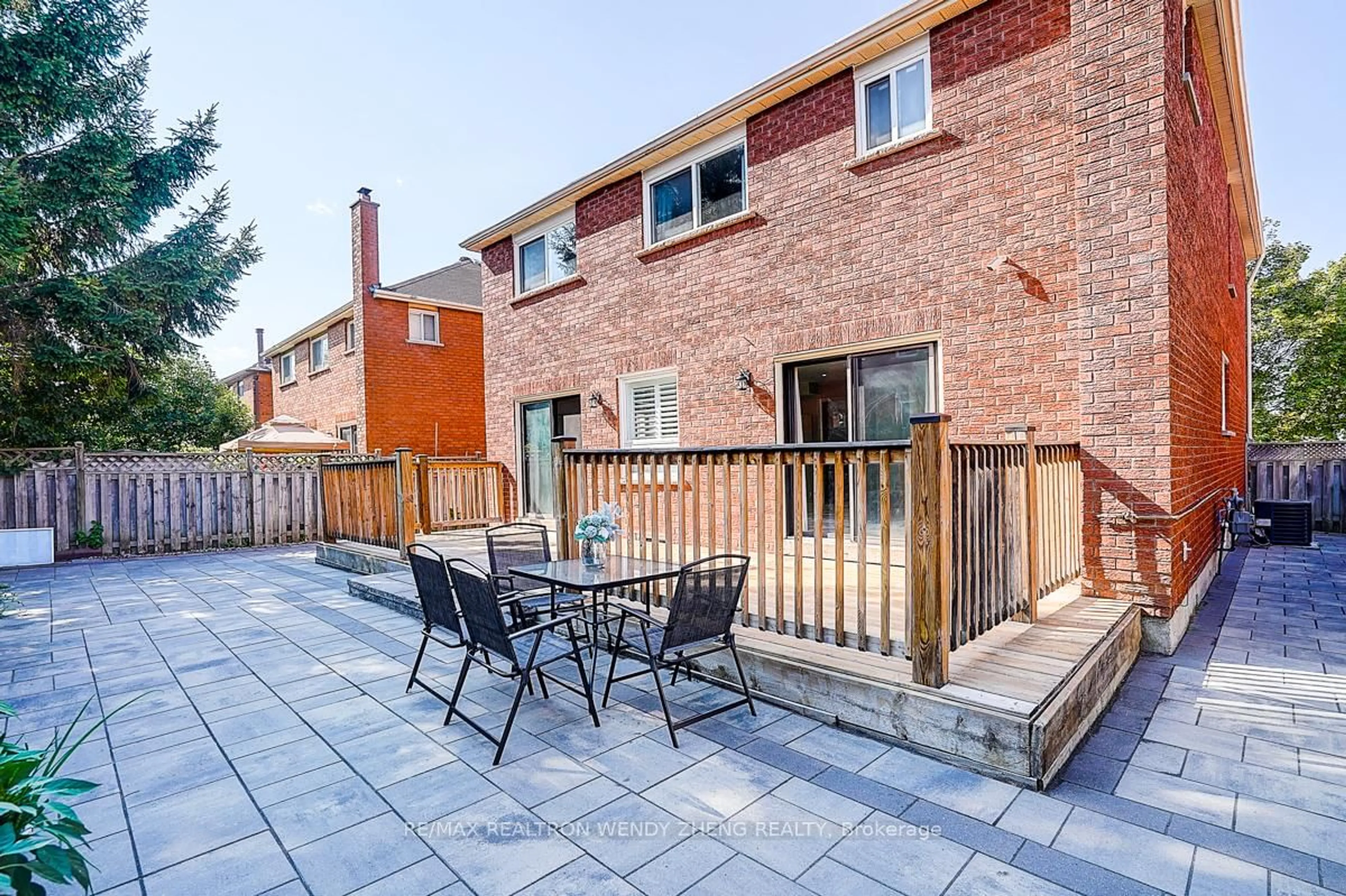 Patio, street for 31 Durant Cres, Markham Ontario L3S 3A3