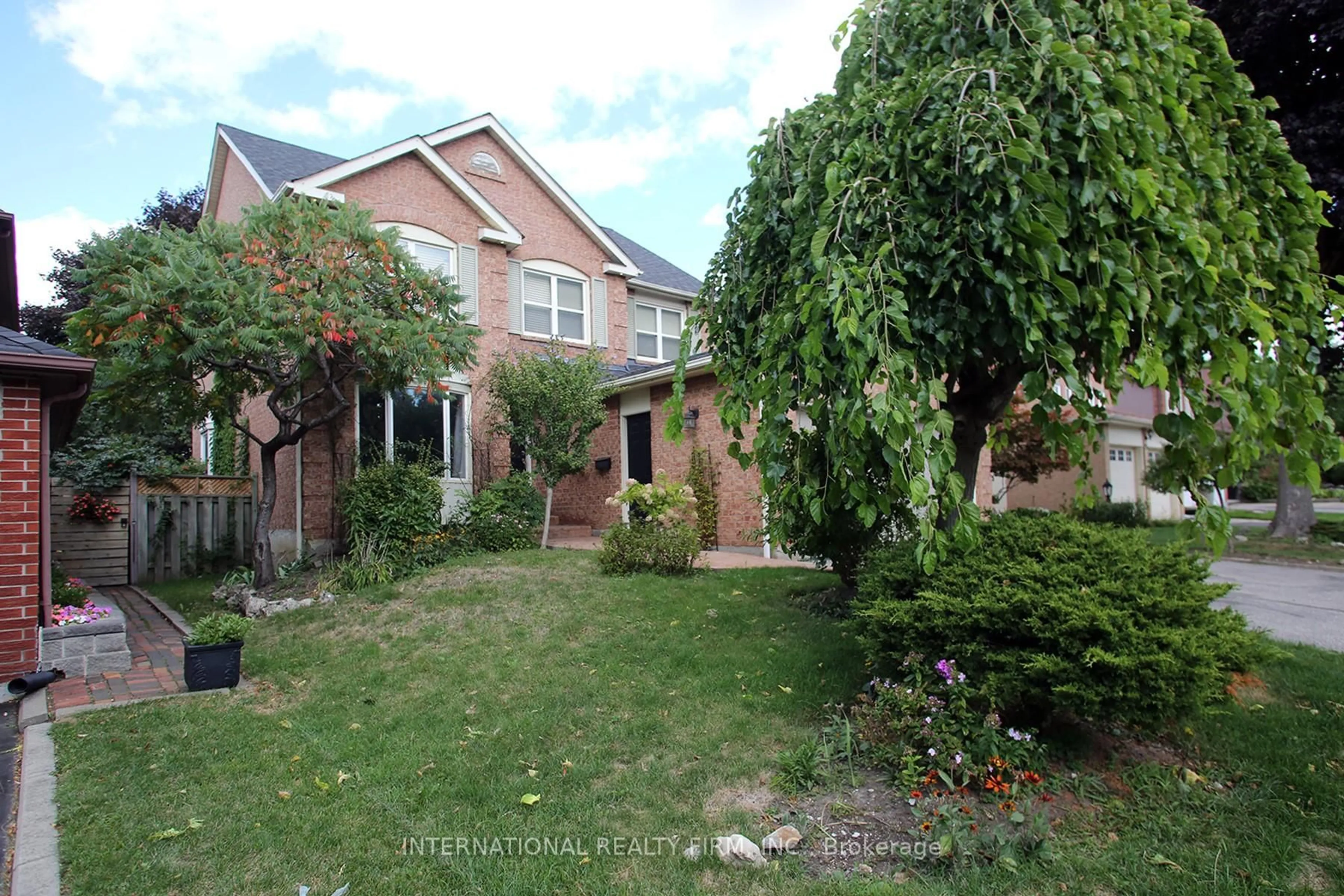 A pic from outside/outdoor area/front of a property/back of a property/a pic from drone, street for 22 Larkin Ave, Markham Ontario L3P 4R3