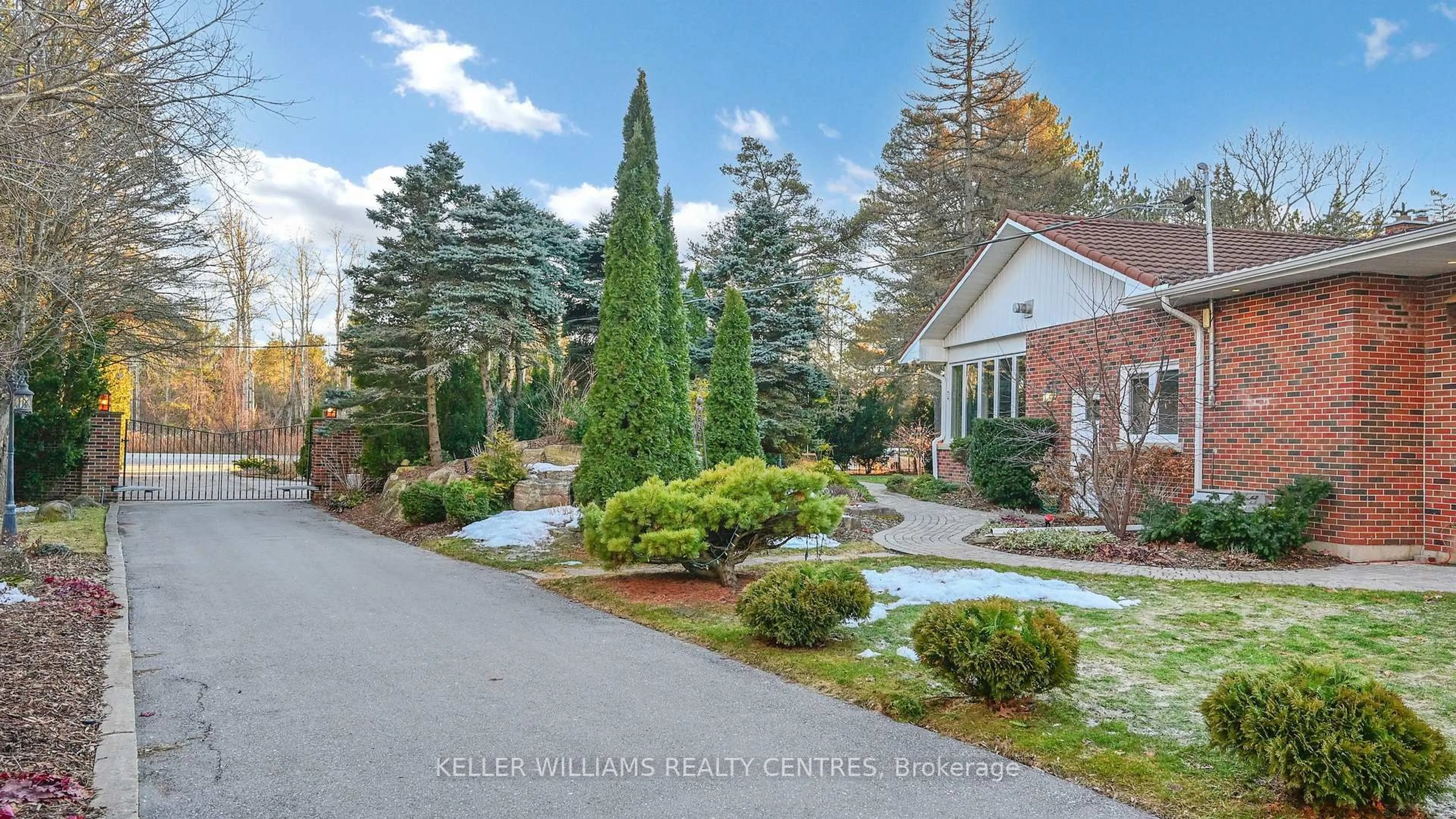 A pic from outside/outdoor area/front of a property/back of a property/a pic from drone, street for 5024 Lloydtown-Aurora Rd, King Ontario L7B 0E2