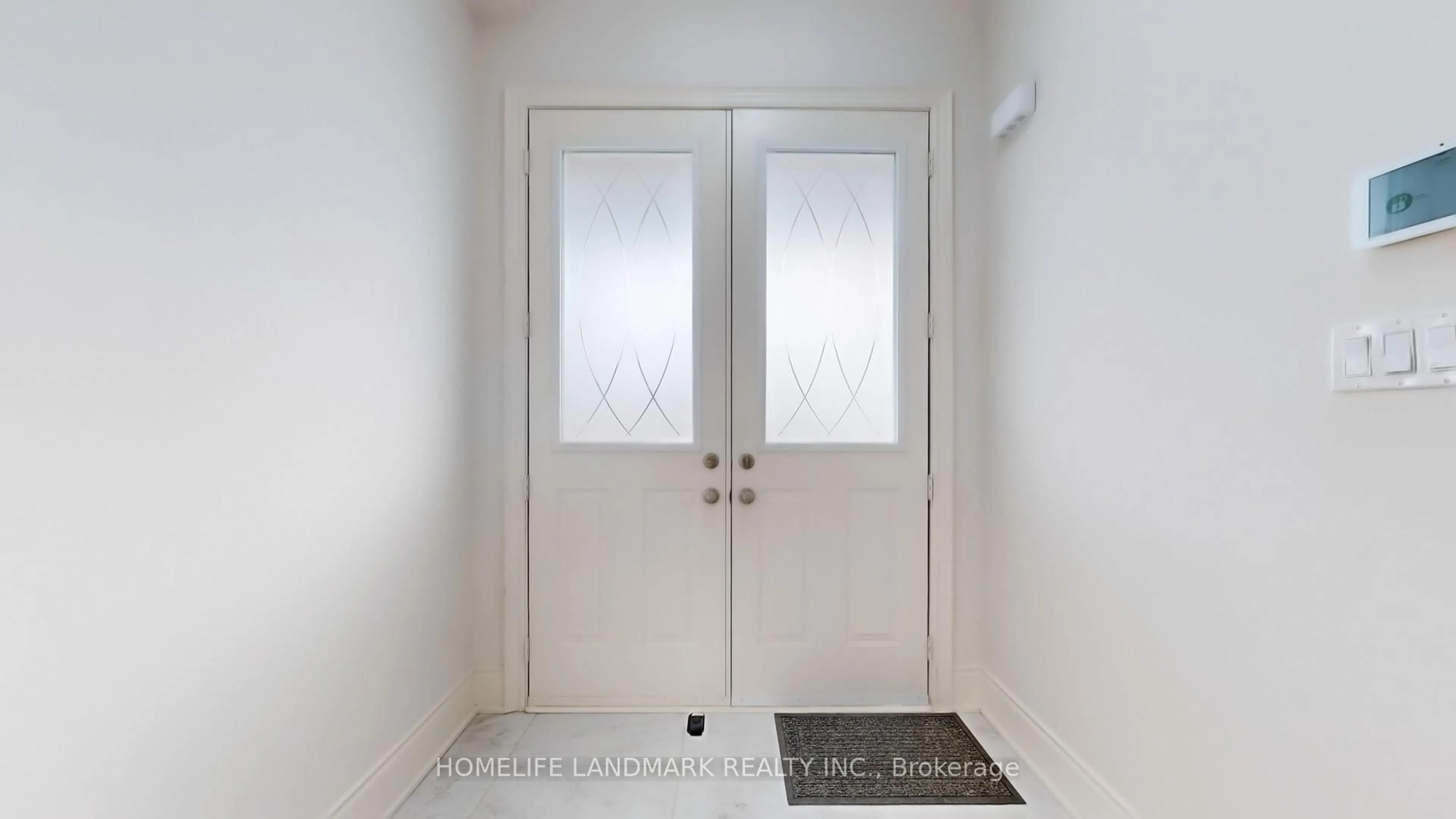 Indoor entryway for 208 Wesmina Ave, Whitchurch-Stouffville Ontario L4A 0R8