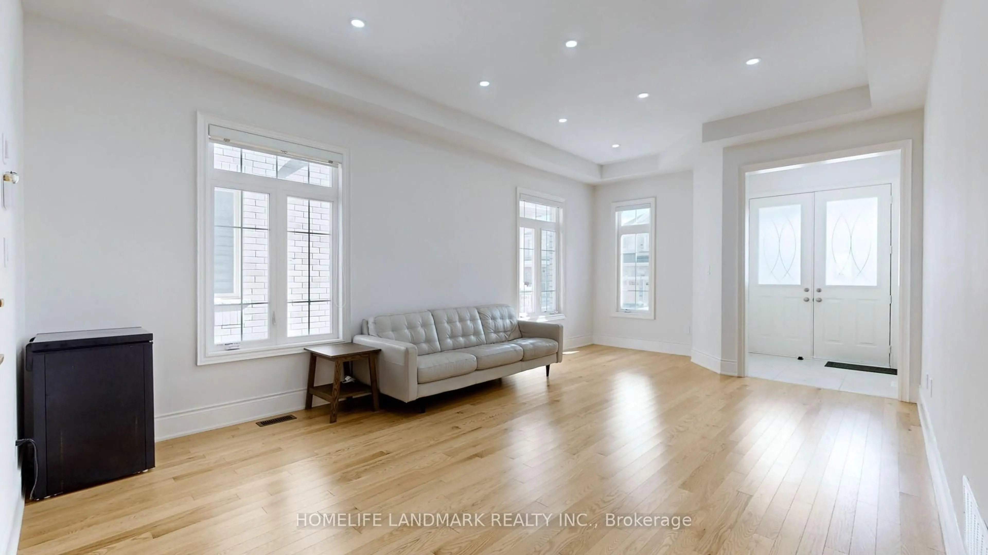 Living room with furniture, unknown for 208 Wesmina Ave, Whitchurch-Stouffville Ontario L4A 0R8