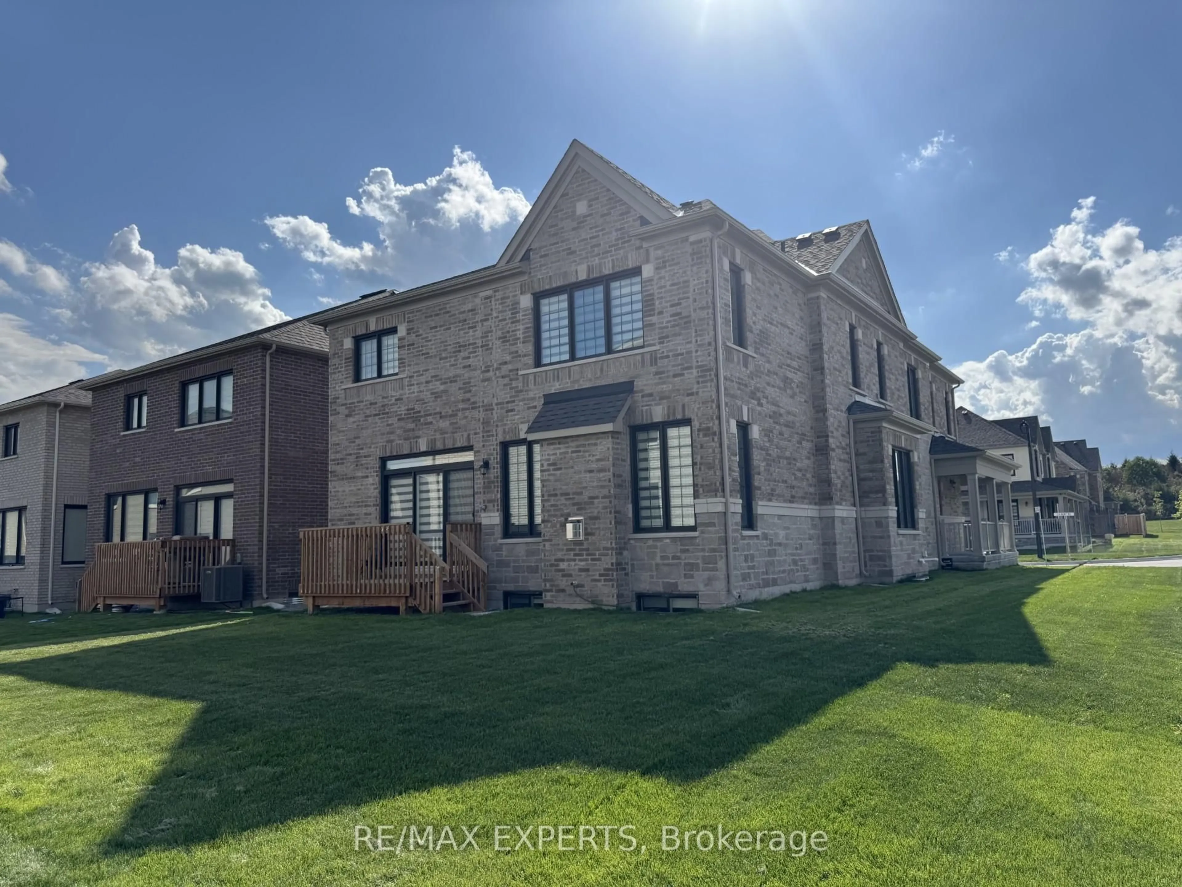 Home with brick exterior material, unknown for 84 Culbert Rd, Bradford West Gwillimbury Ontario L3Z 4P4