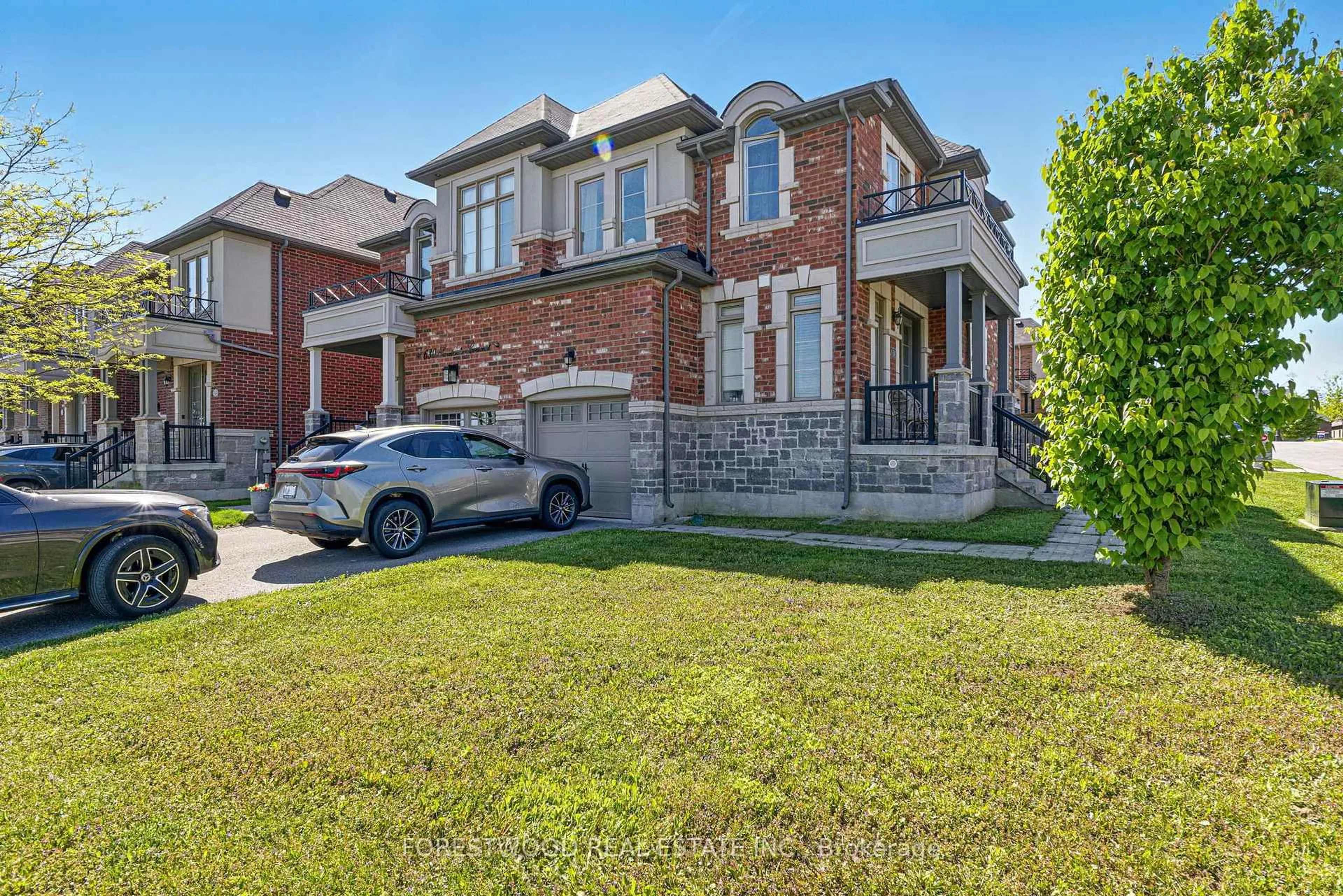 Home with brick exterior material, street for 634 Sweetwater Cres, Newmarket Ontario L3X 0H5