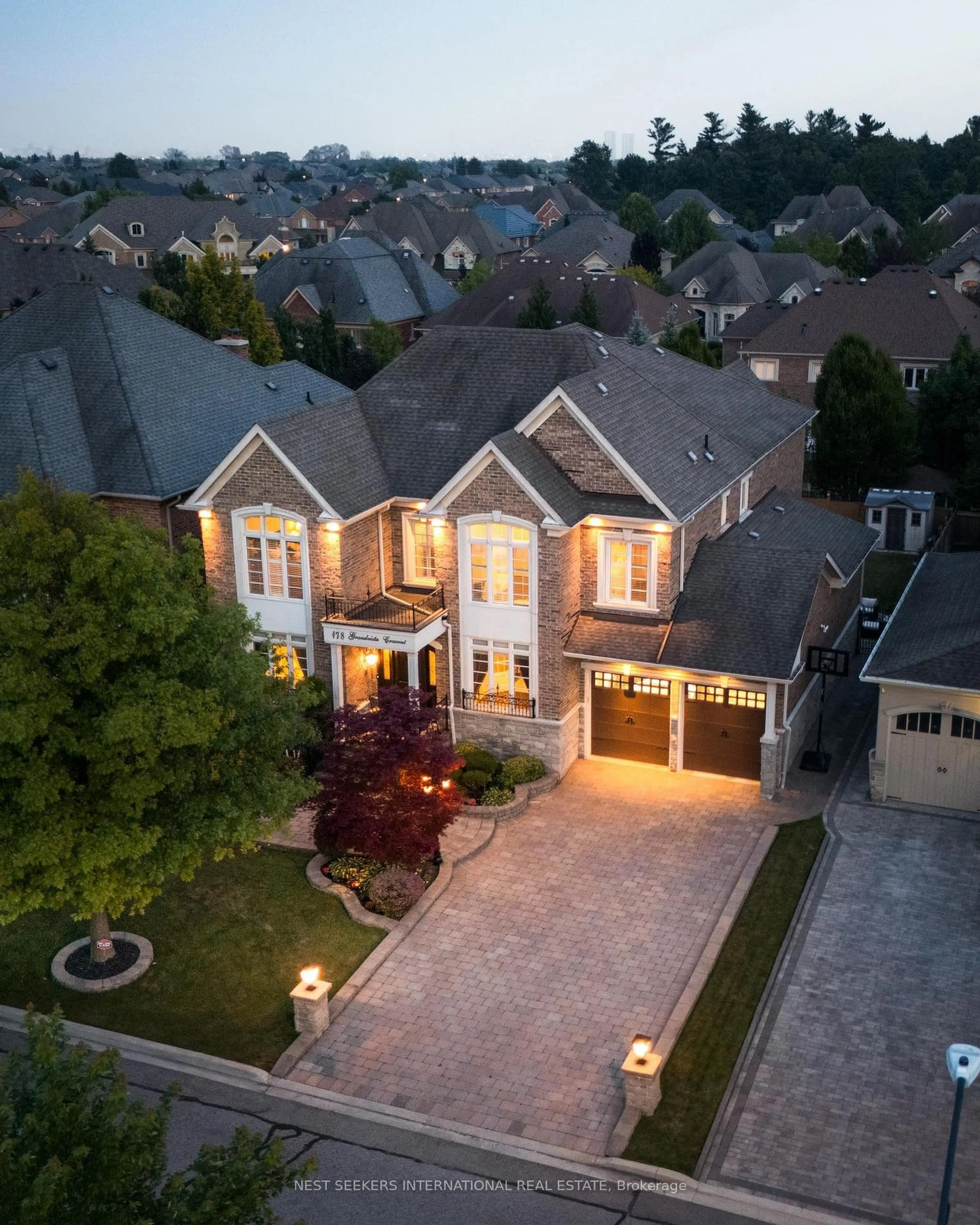 A pic from outside/outdoor area/front of a property/back of a property/a pic from drone, street for 178 Grandvista Cres, Vaughan Ontario L4H 3J6