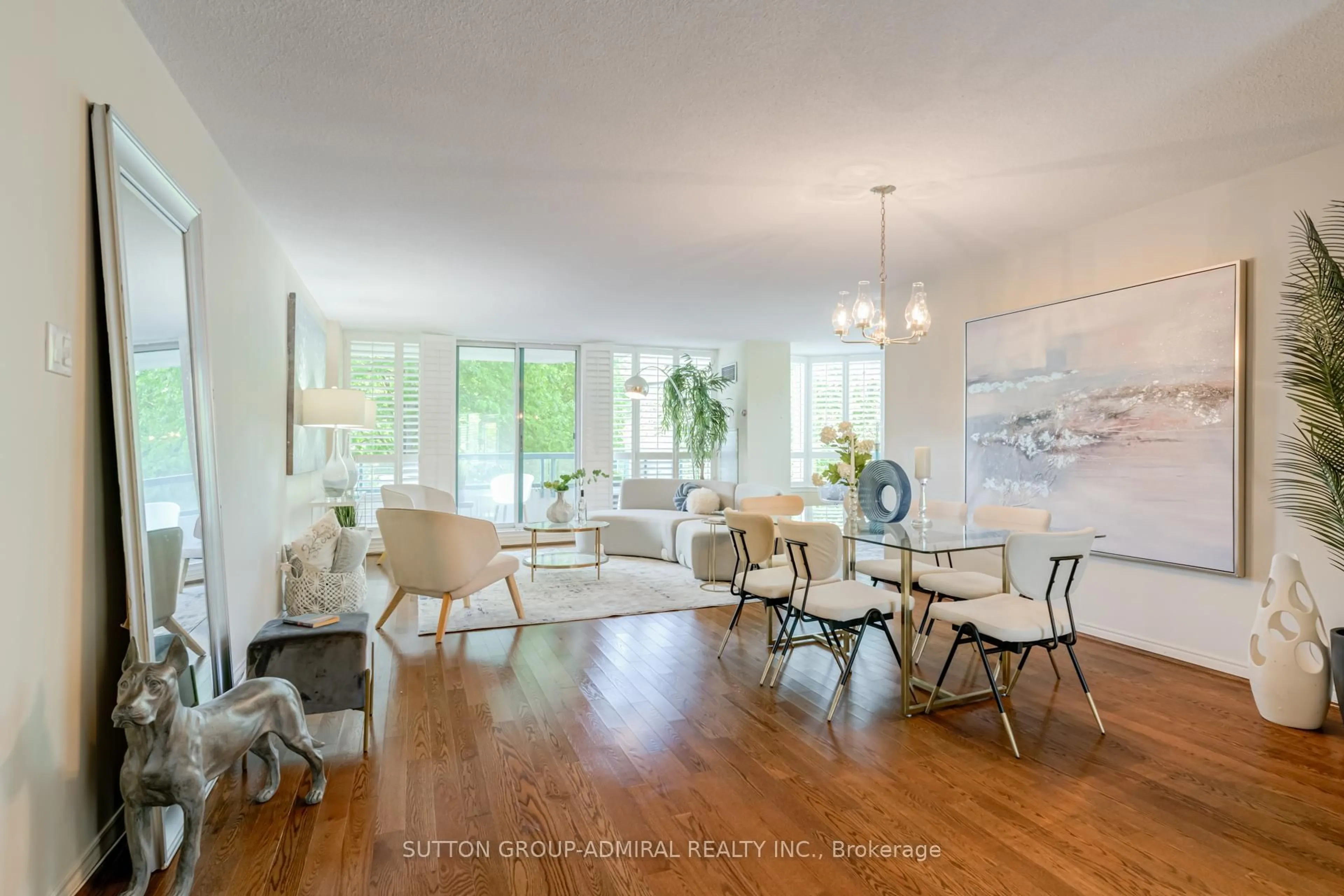 Living room with furniture, unknown for 7250 Yonge St #311, Vaughan Ontario L4J 7X1
