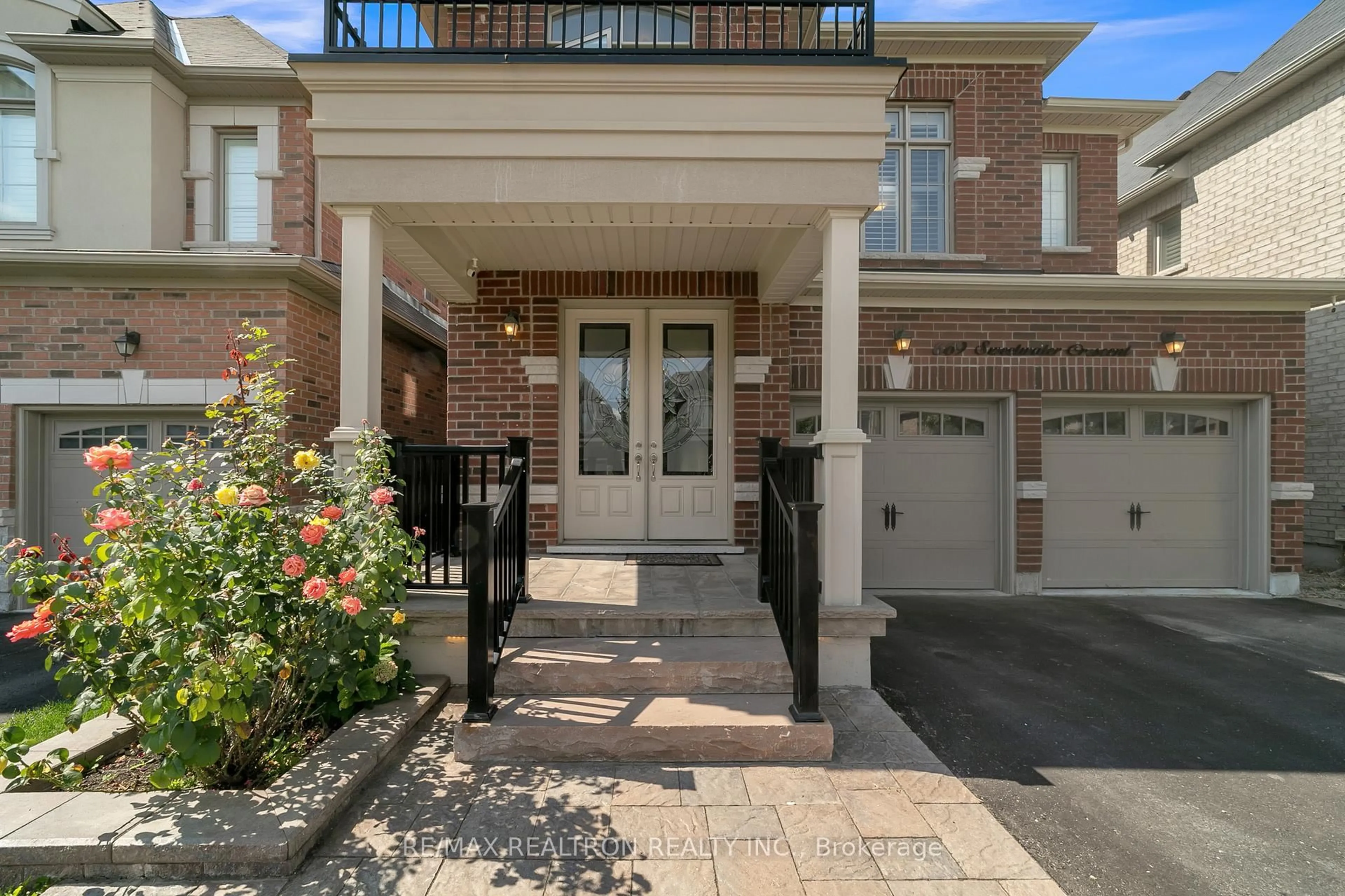 Unknown for 669 Sweetwater Cres, Newmarket Ontario L3X 0H6