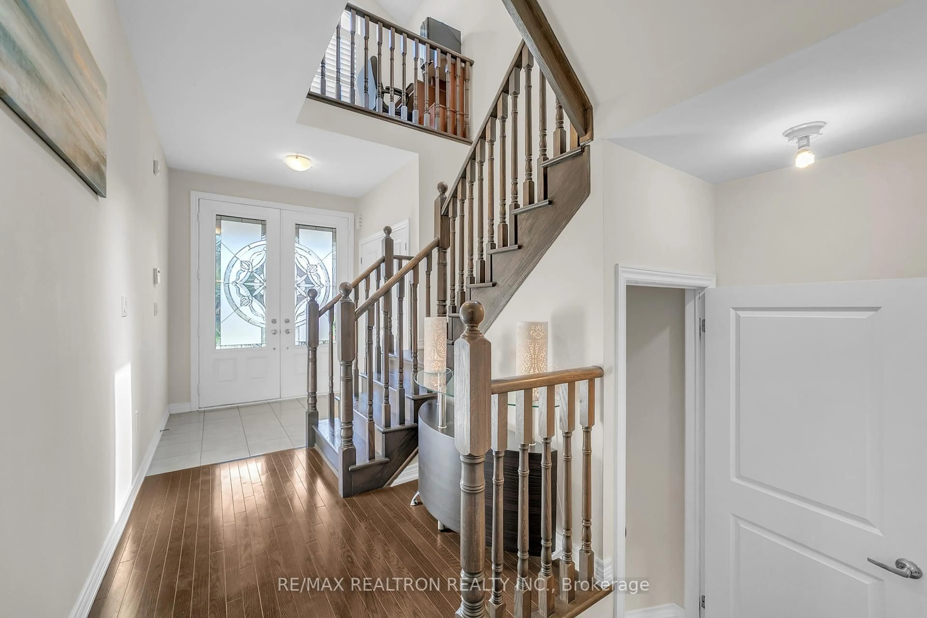Stairs for 669 Sweetwater Cres, Newmarket Ontario L3X 0H6