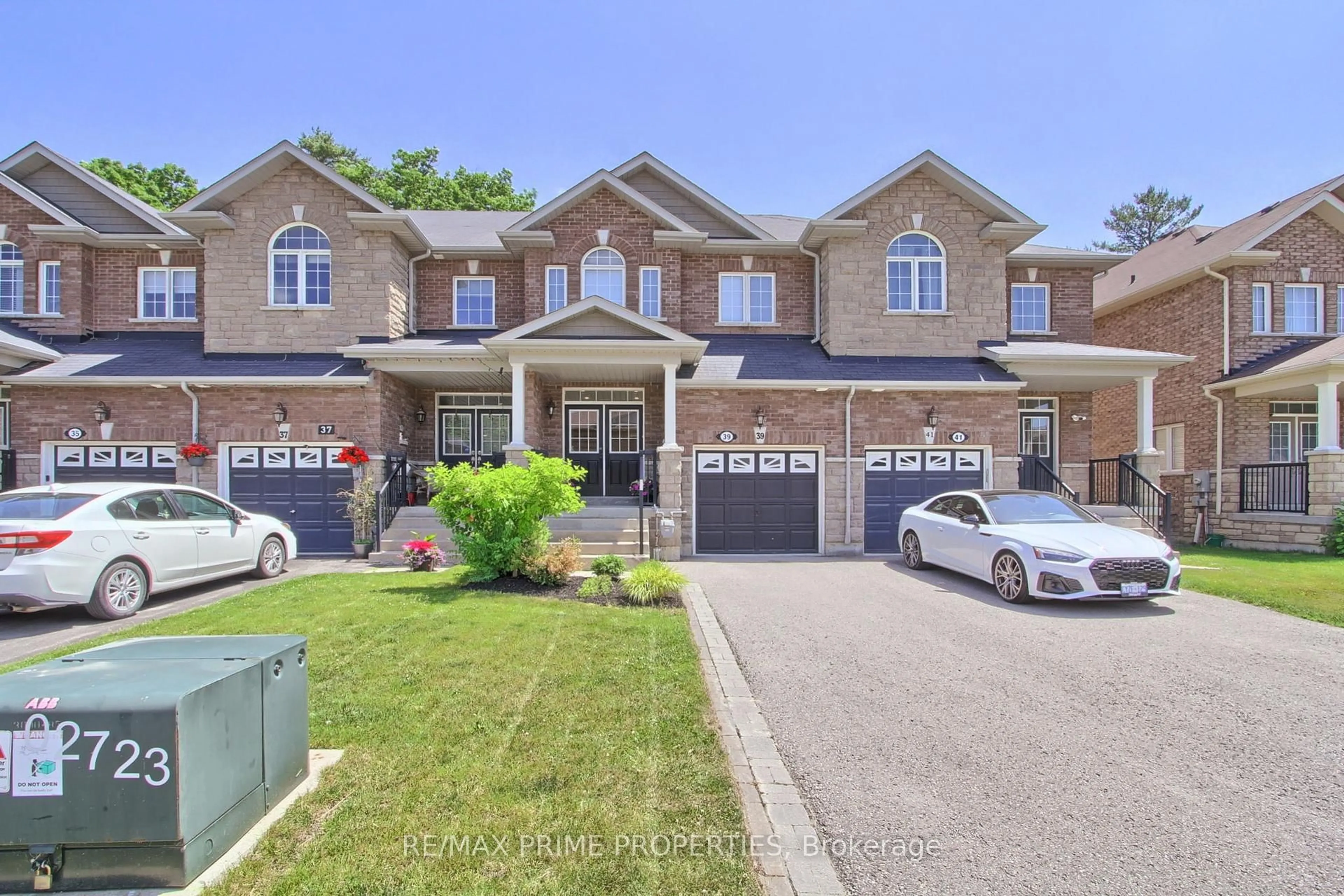 Home with brick exterior material, street for 39 Scotia Rd, Georgina Ontario L0E 1R0