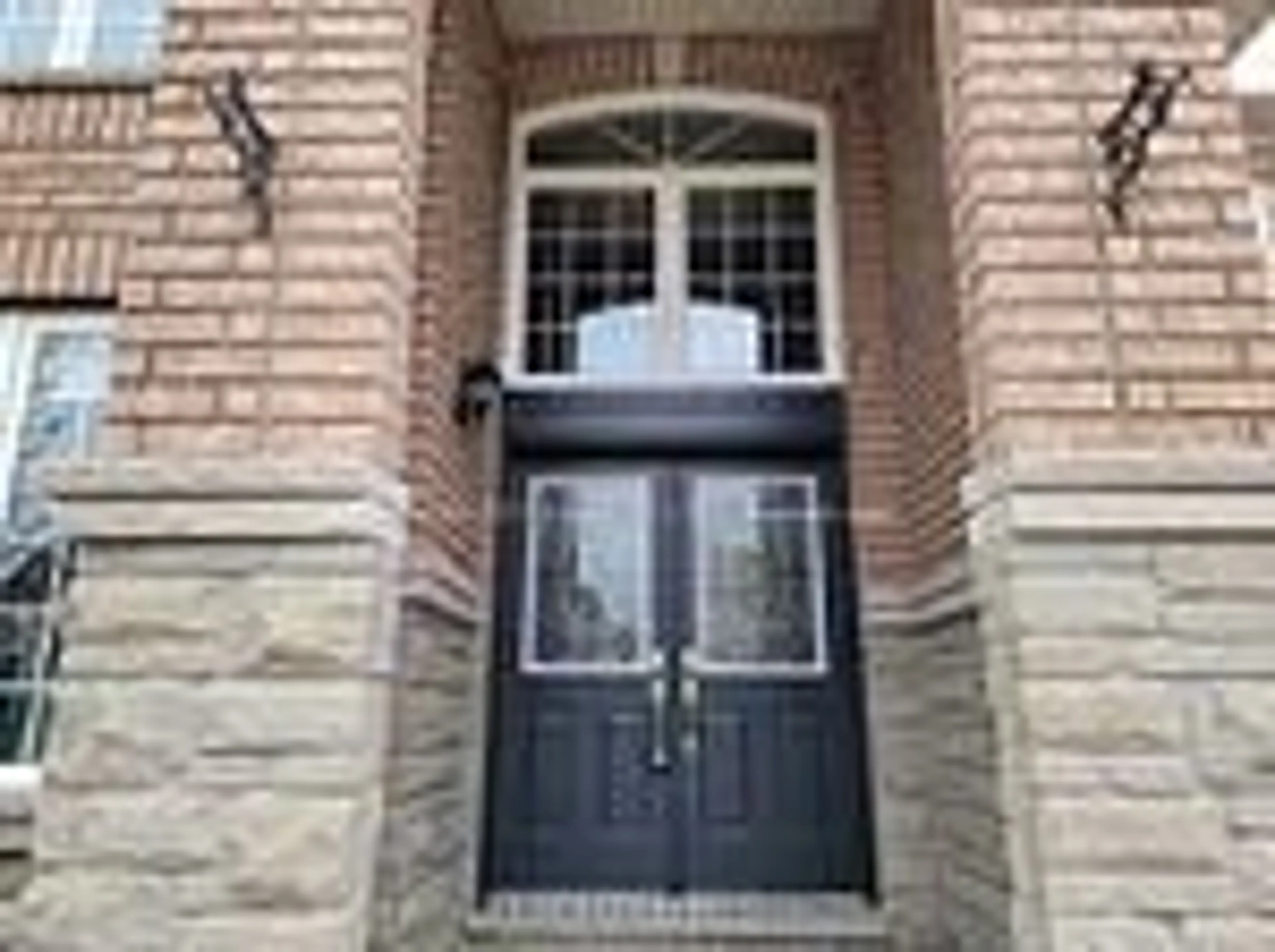 Indoor entryway for 10 Conover Ave, Aurora Ontario L4G 7Z3