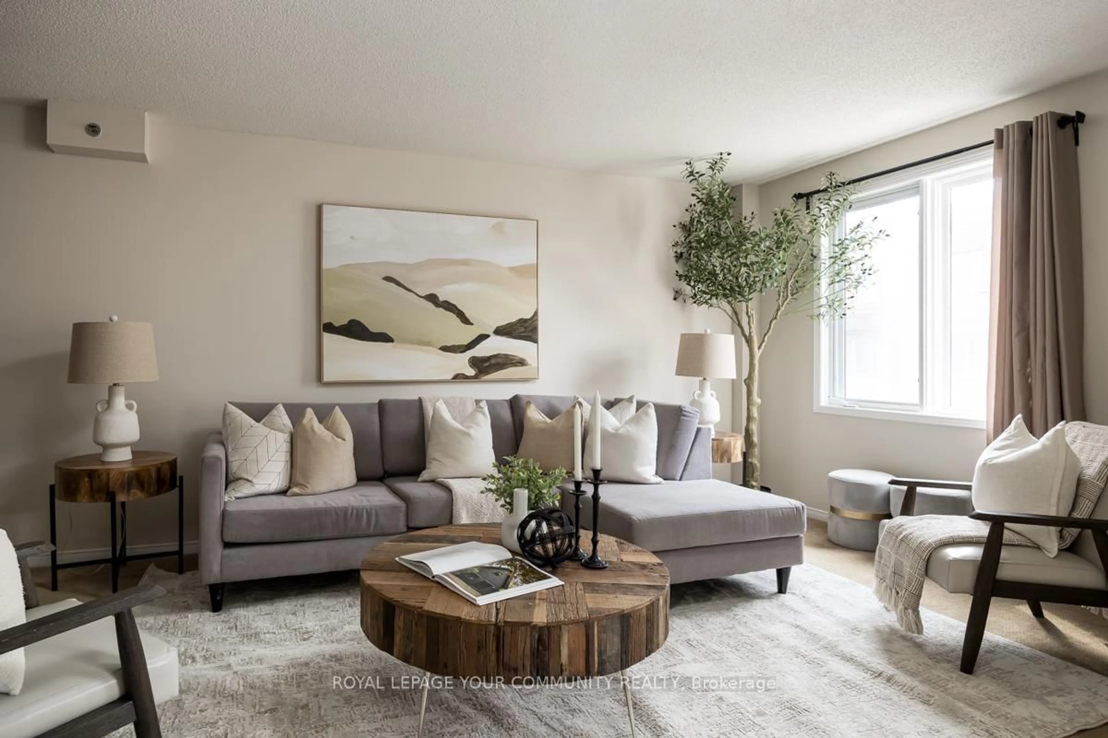 Living room with furniture, unknown for 75 Weldrick Rd #807, Richmond Hill Ontario L4C 0H9
