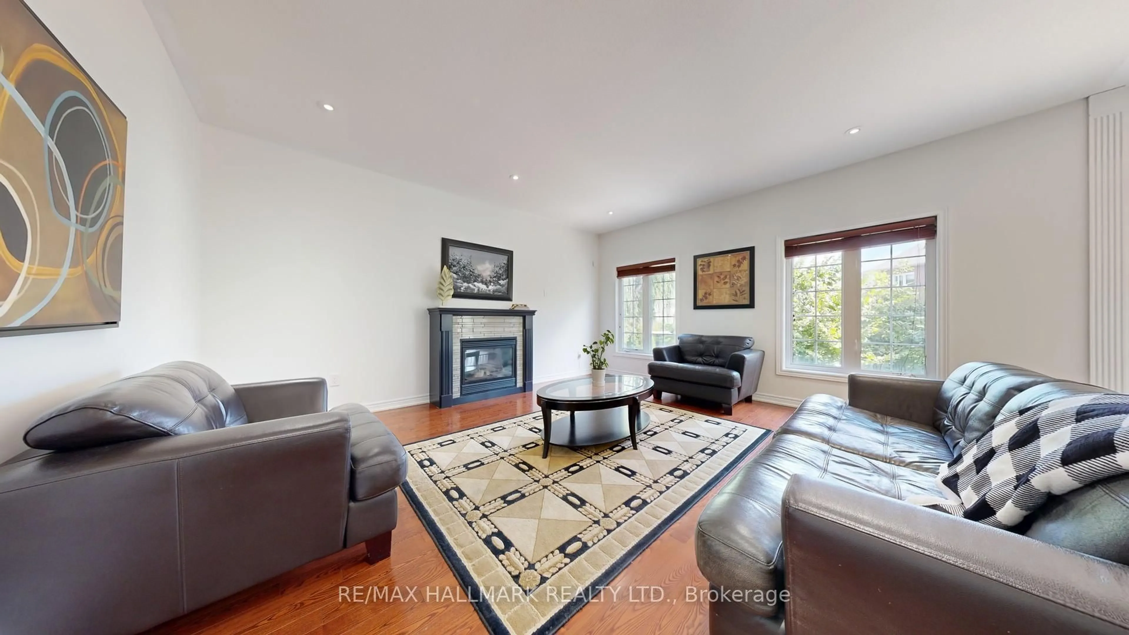 Living room with furniture, unknown for 43 Alhart St, Richmond Hill Ontario L4E 0A3