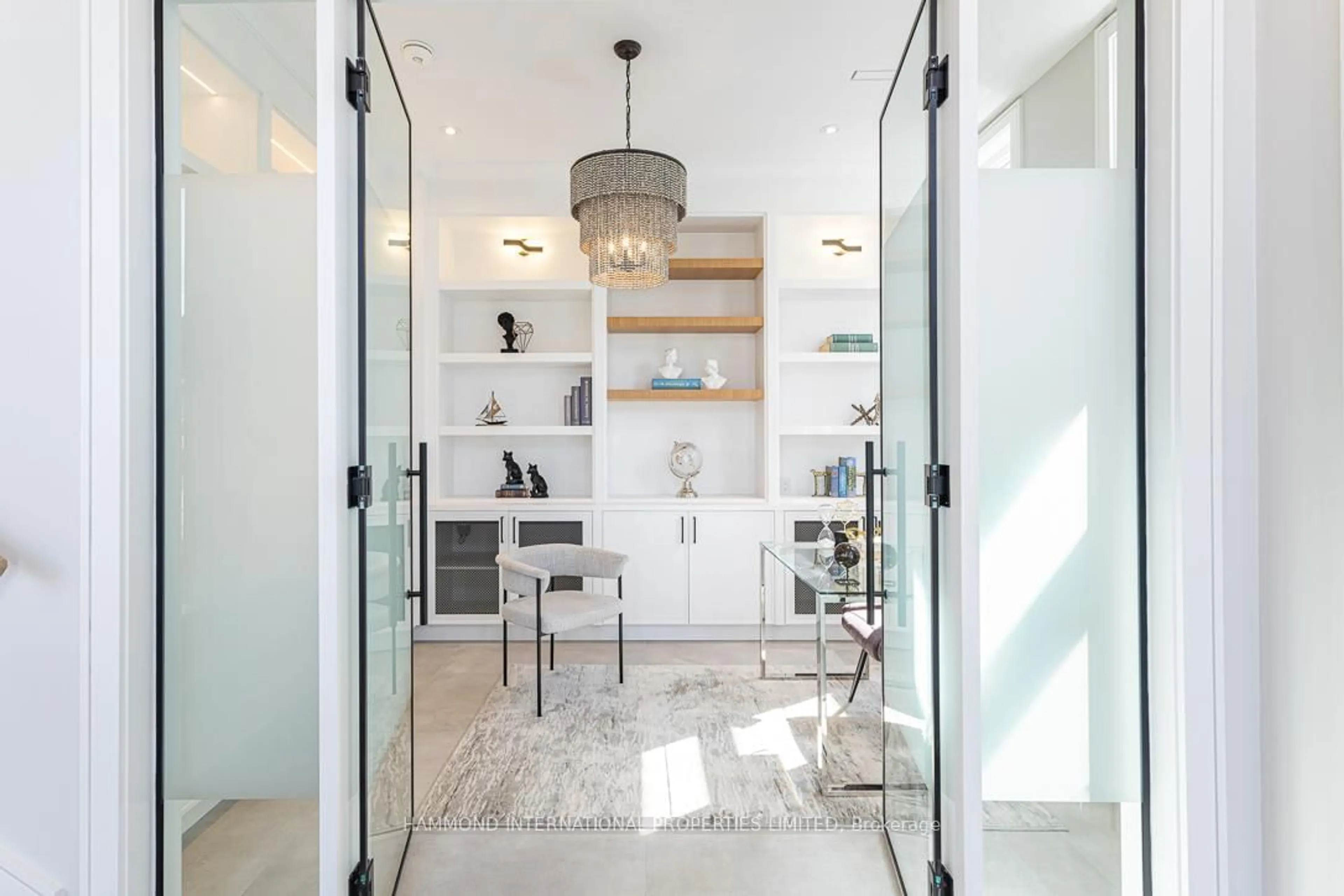 Contemporary bathroom, ceramic/tile floor for 117 Crestwood Rd, Vaughan Ontario L4J 1A7