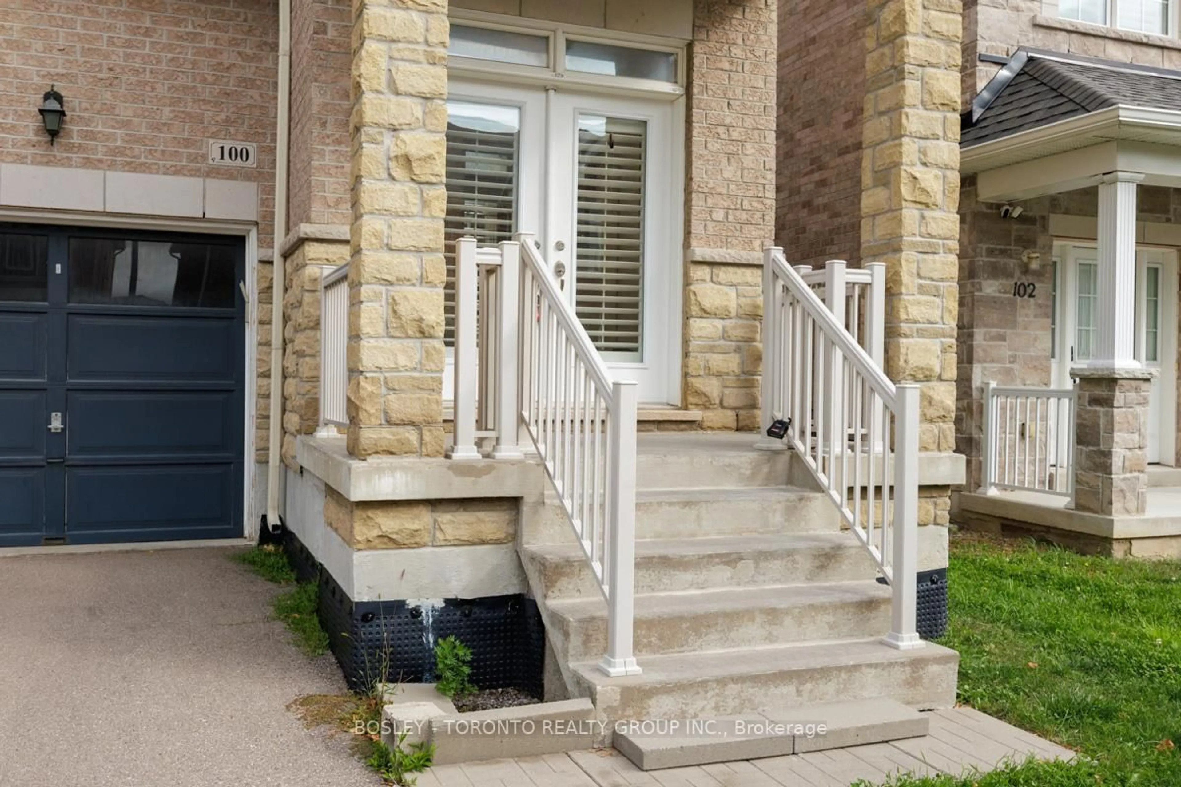 Stairs for 100 Ian Baron Ave, Markham Ontario L3R 5C3