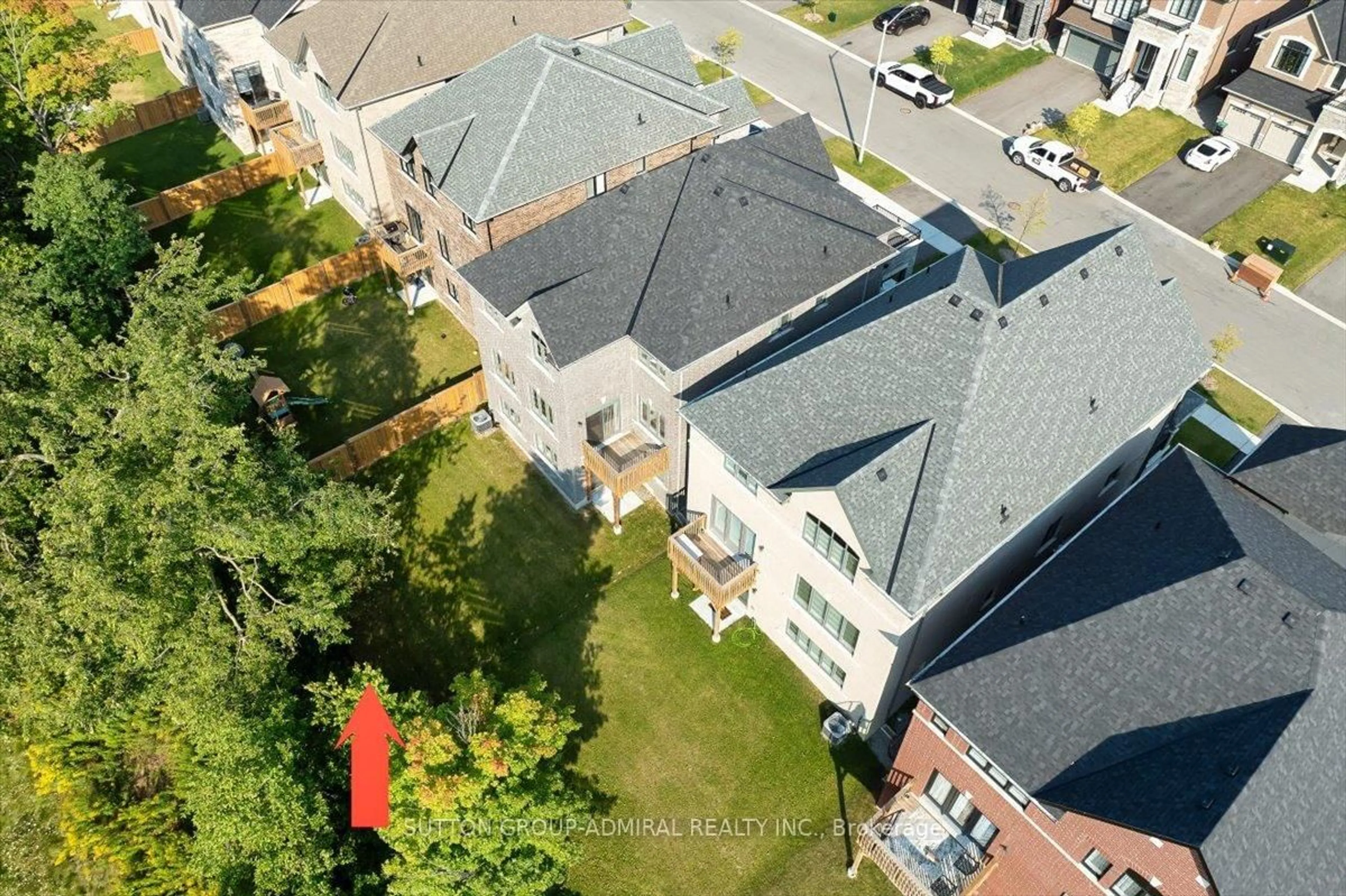 A pic from outside/outdoor area/front of a property/back of a property/a pic from drone, unknown for 1369 Blackmore St, Innisfil Ontario L9S 0P2