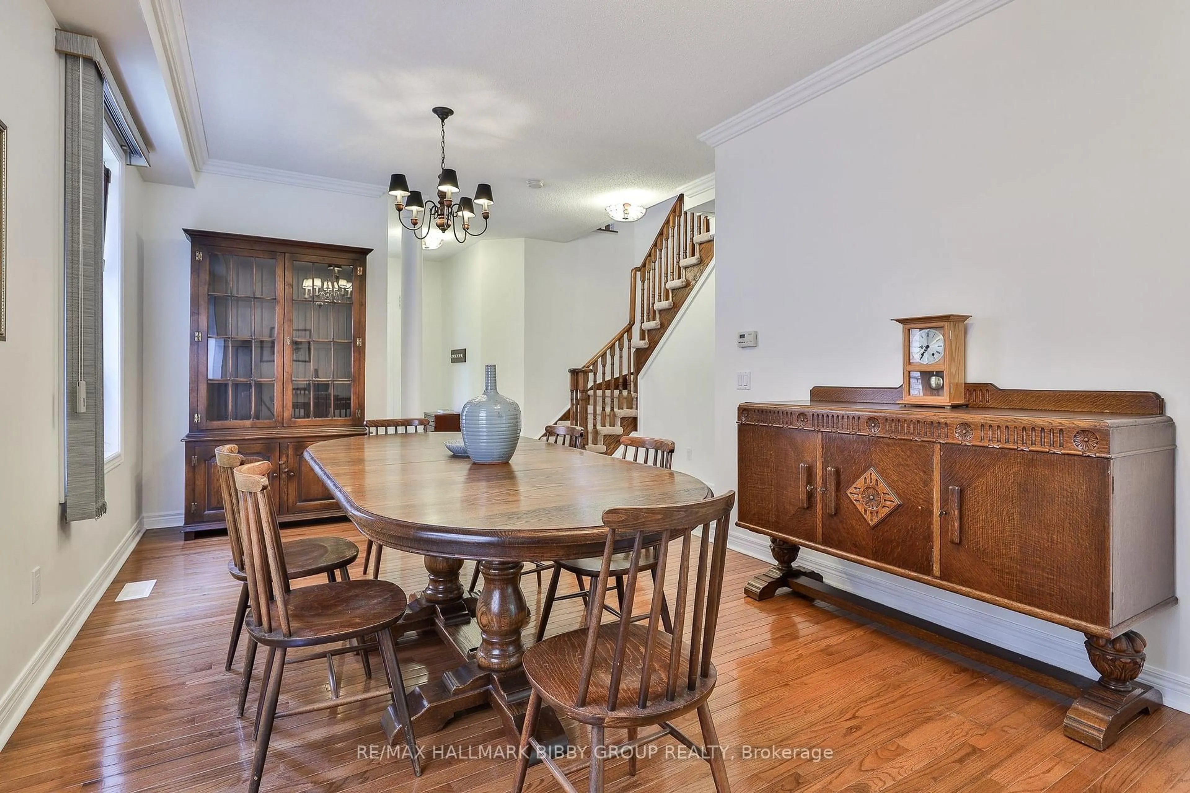 Dining room, wood/laminate floor for 26 Lark Cres, Richmond Hill Ontario L4S 2N2