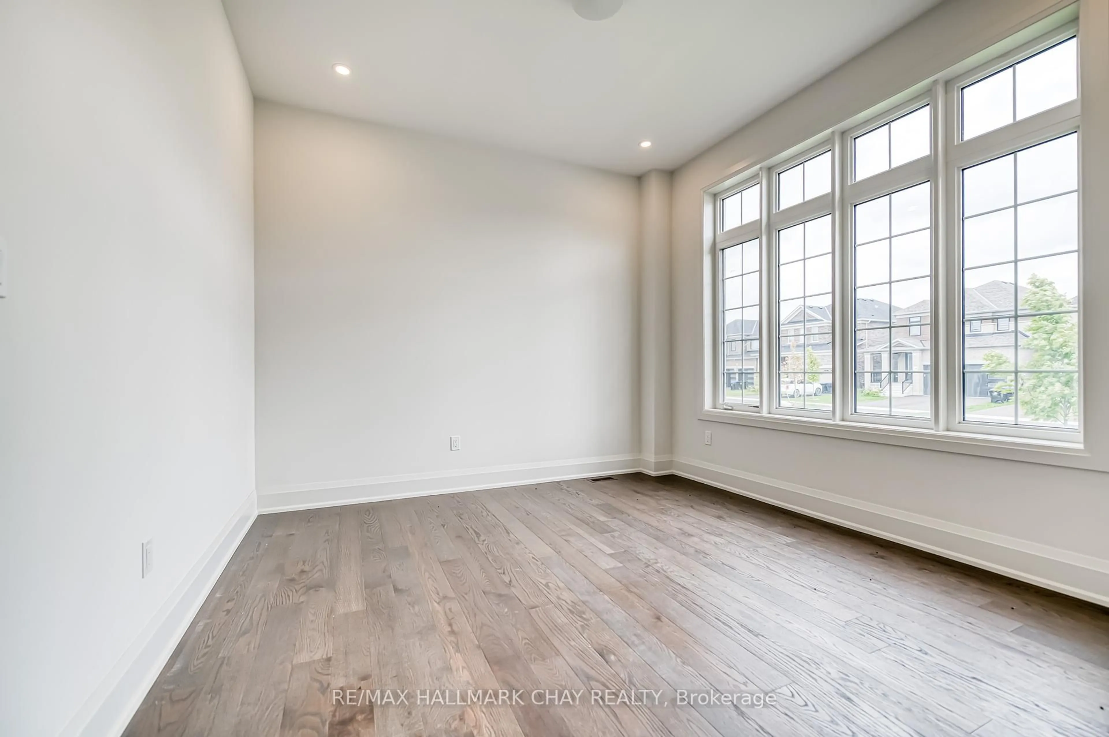 A pic of a room for 31 Bayberry Dr Dr, Adjala-Tosorontio Ontario L0G 1W0