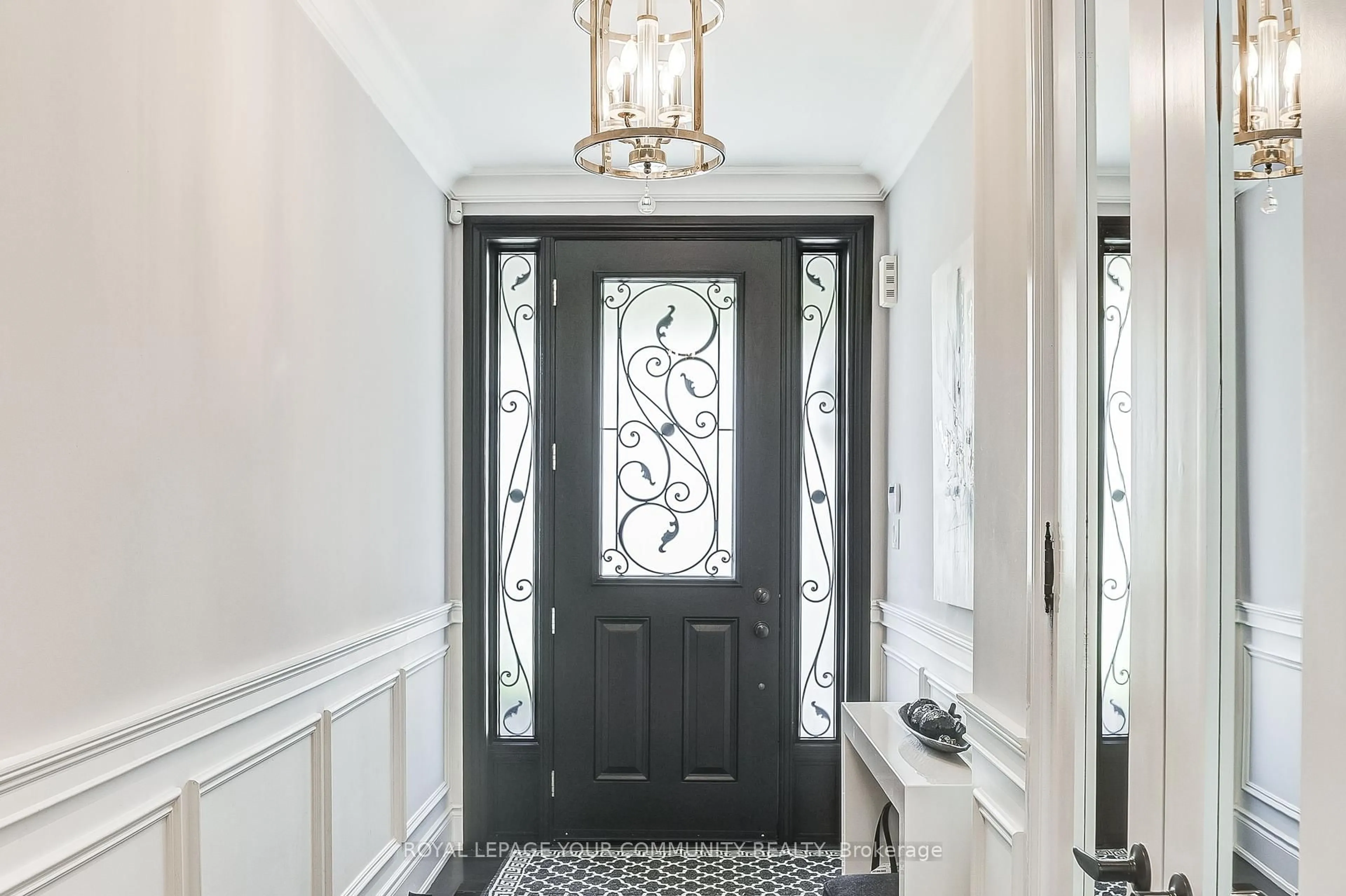 Indoor entryway for 17 Claudview St, King Ontario L7B 0C6