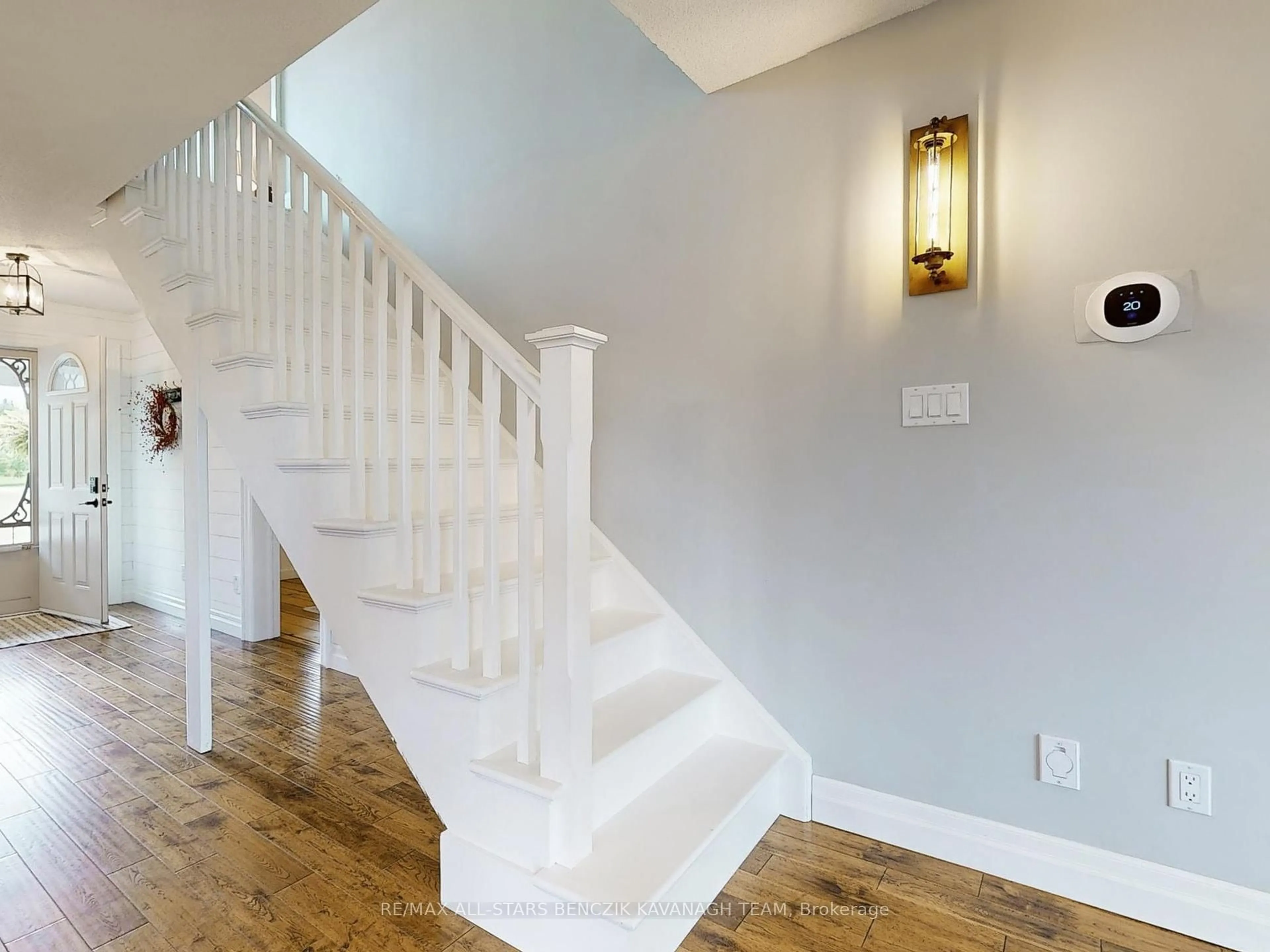 Stairs for 736 Regional Road 13, Uxbridge Ontario L9P 1R2