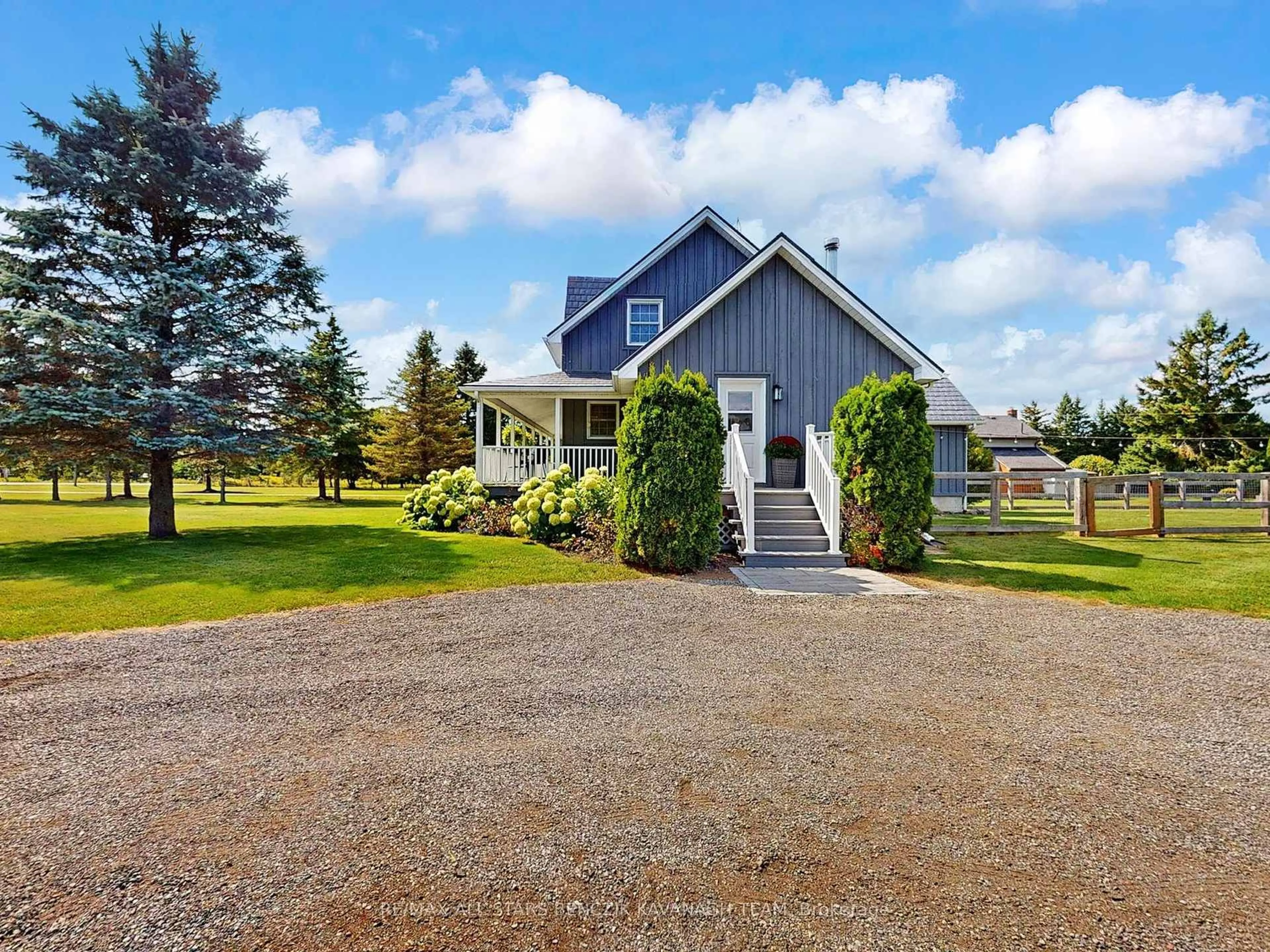 Home with vinyl exterior material, unknown for 736 Regional Road 13, Uxbridge Ontario L9P 1R2