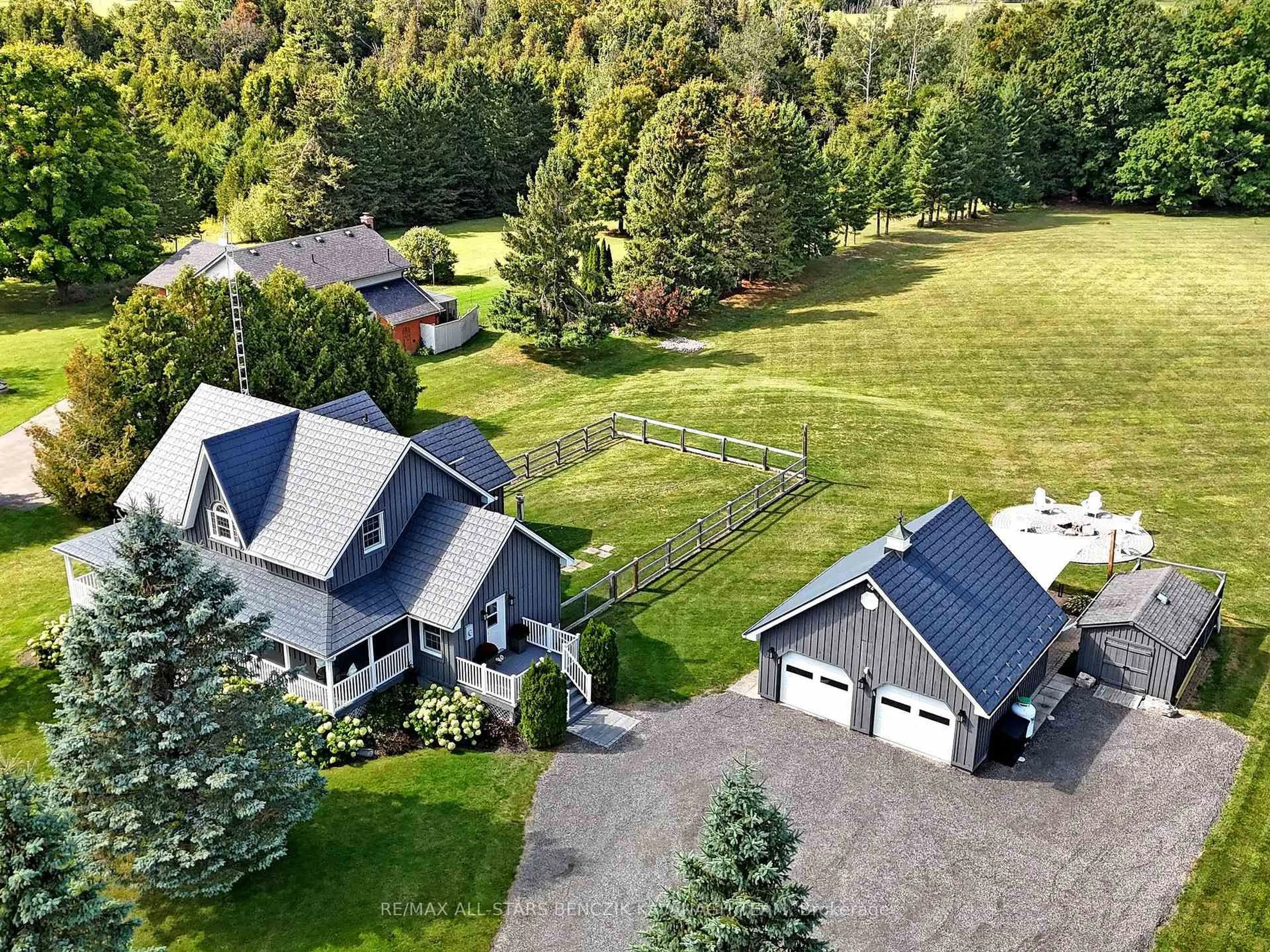 A pic from outside/outdoor area/front of a property/back of a property/a pic from drone, mountain view for 736 Regional Road 13, Uxbridge Ontario L9P 1R2