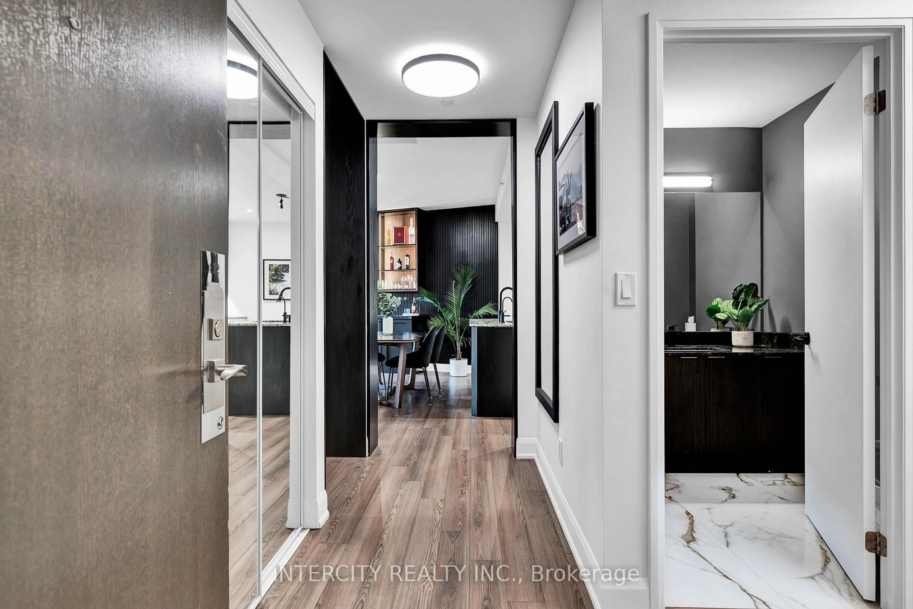 Indoor entryway for 2910 Highway 7 #412, Vaughan Ontario L4K 0H8