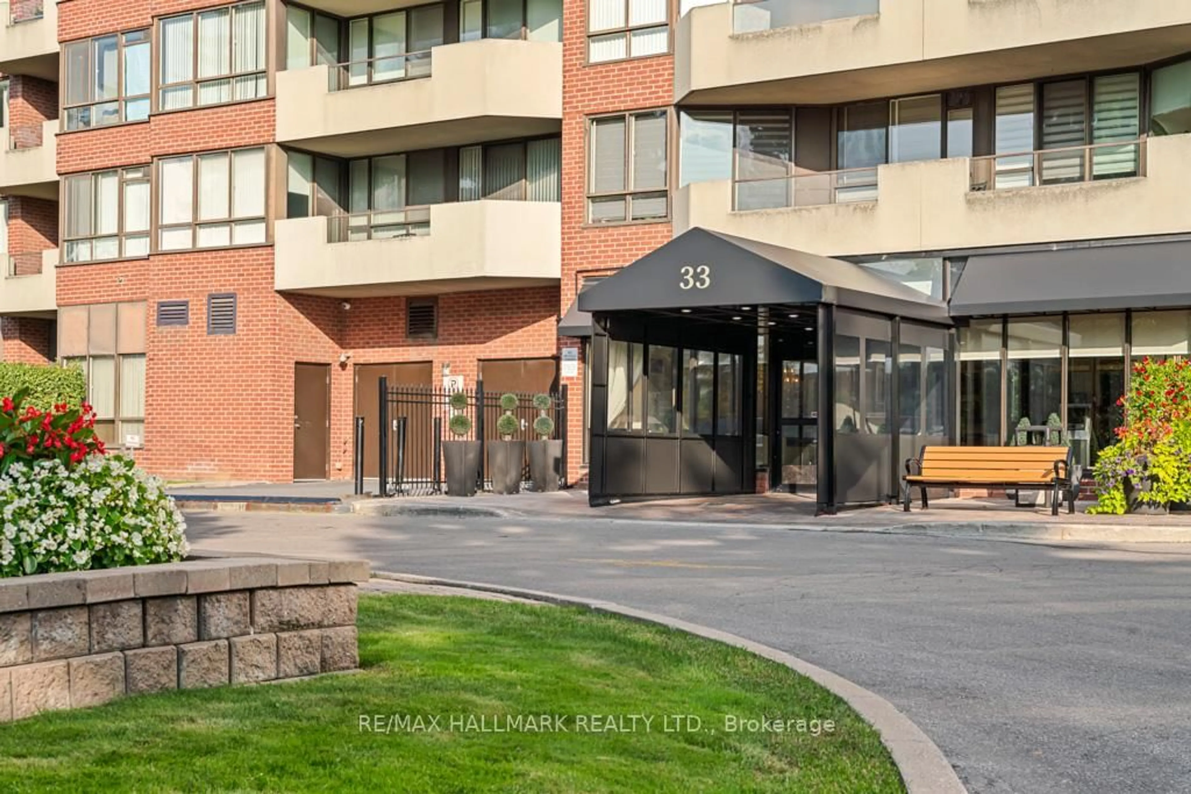 Patio, unknown for 33 Weldrick Rd #1505, Richmond Hill Ontario L4C 8W4