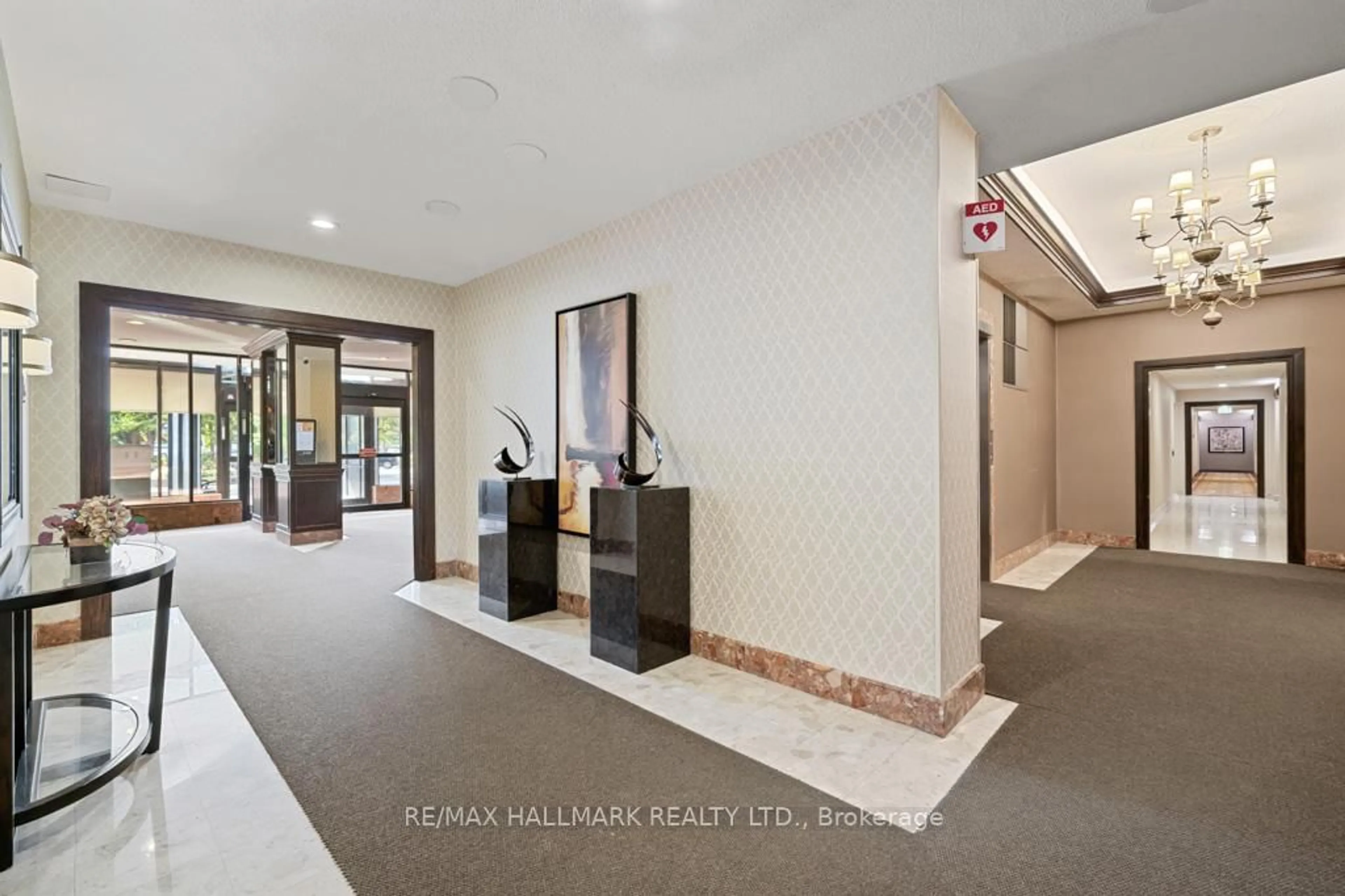Indoor foyer for 33 Weldrick Rd #1505, Richmond Hill Ontario L4C 8W4