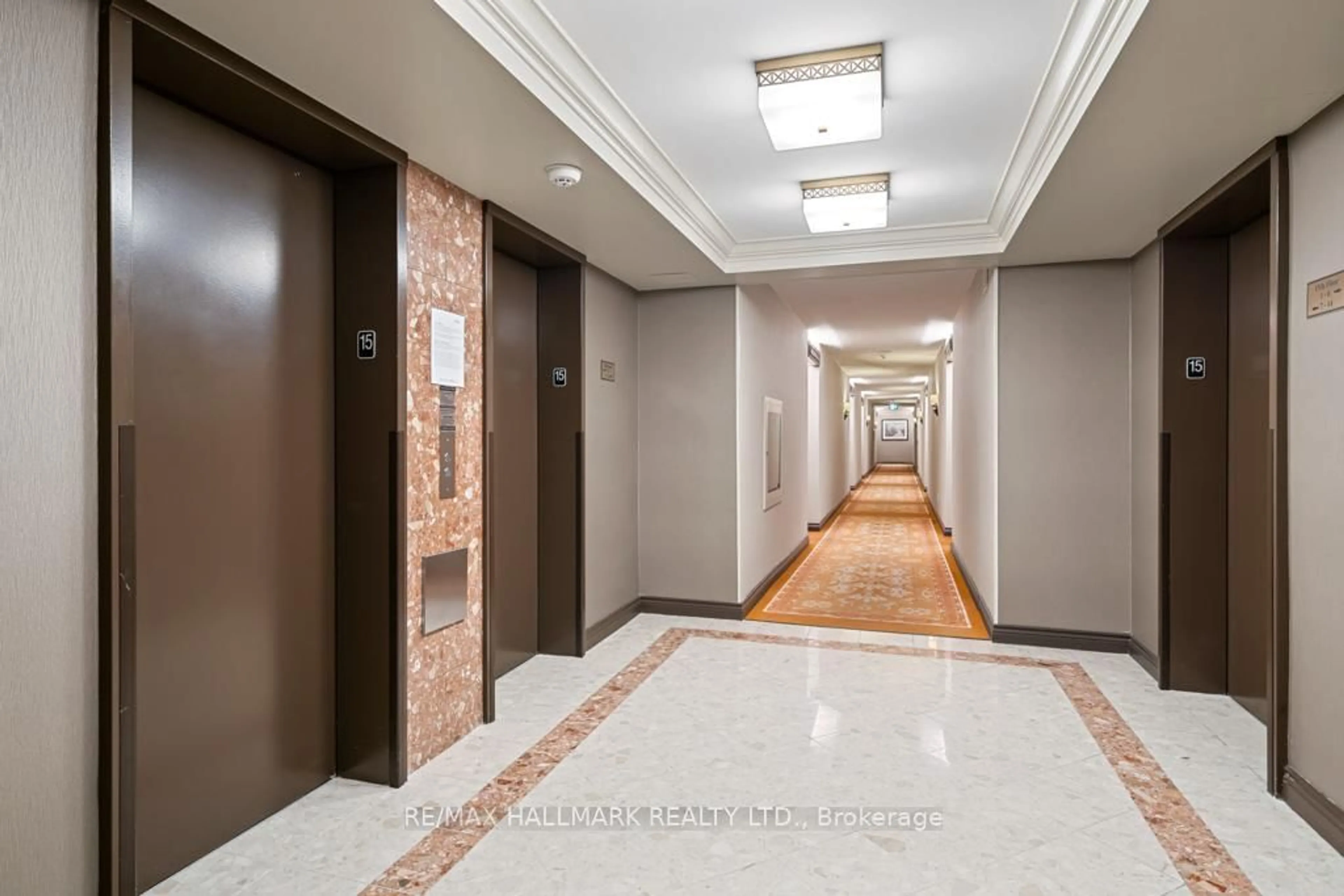 Indoor foyer for 33 Weldrick Rd #1505, Richmond Hill Ontario L4C 8W4