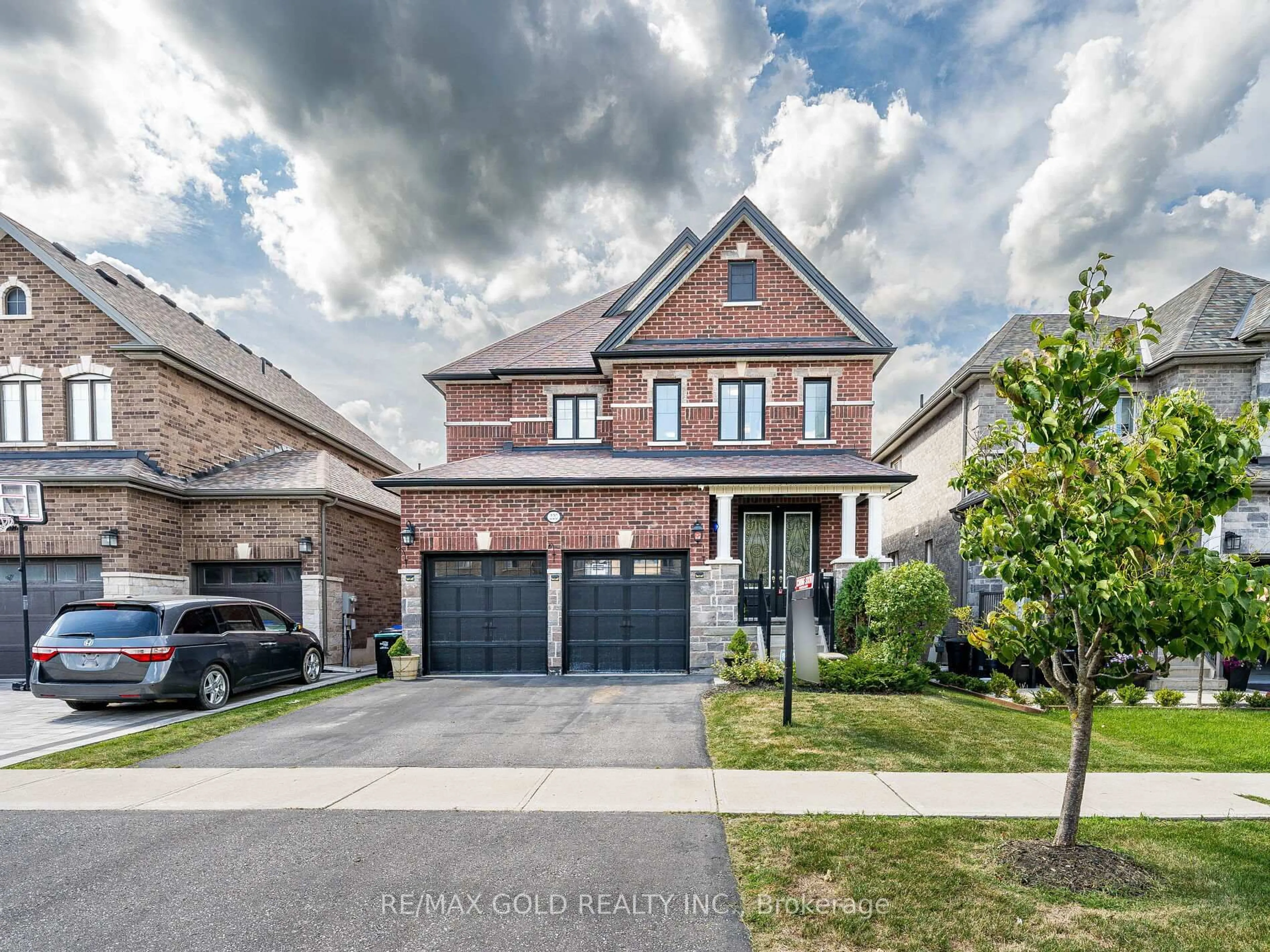 Home with brick exterior material, street for 220 Eight Ave, New Tecumseth Ontario L9R 0H8