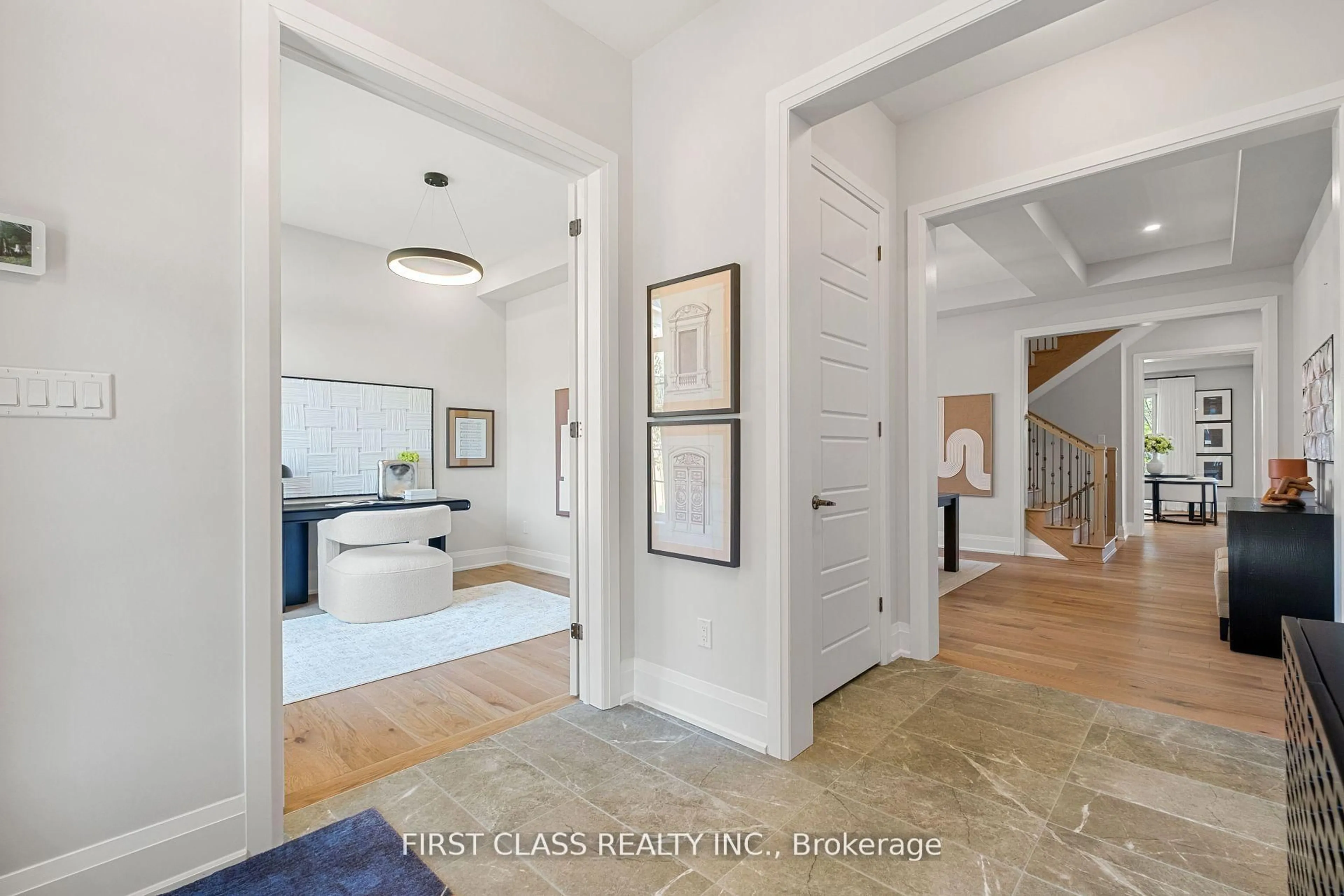 Indoor entryway for 37 Kenneth Campbell Crct, Aurora Ontario L4G 5Z2