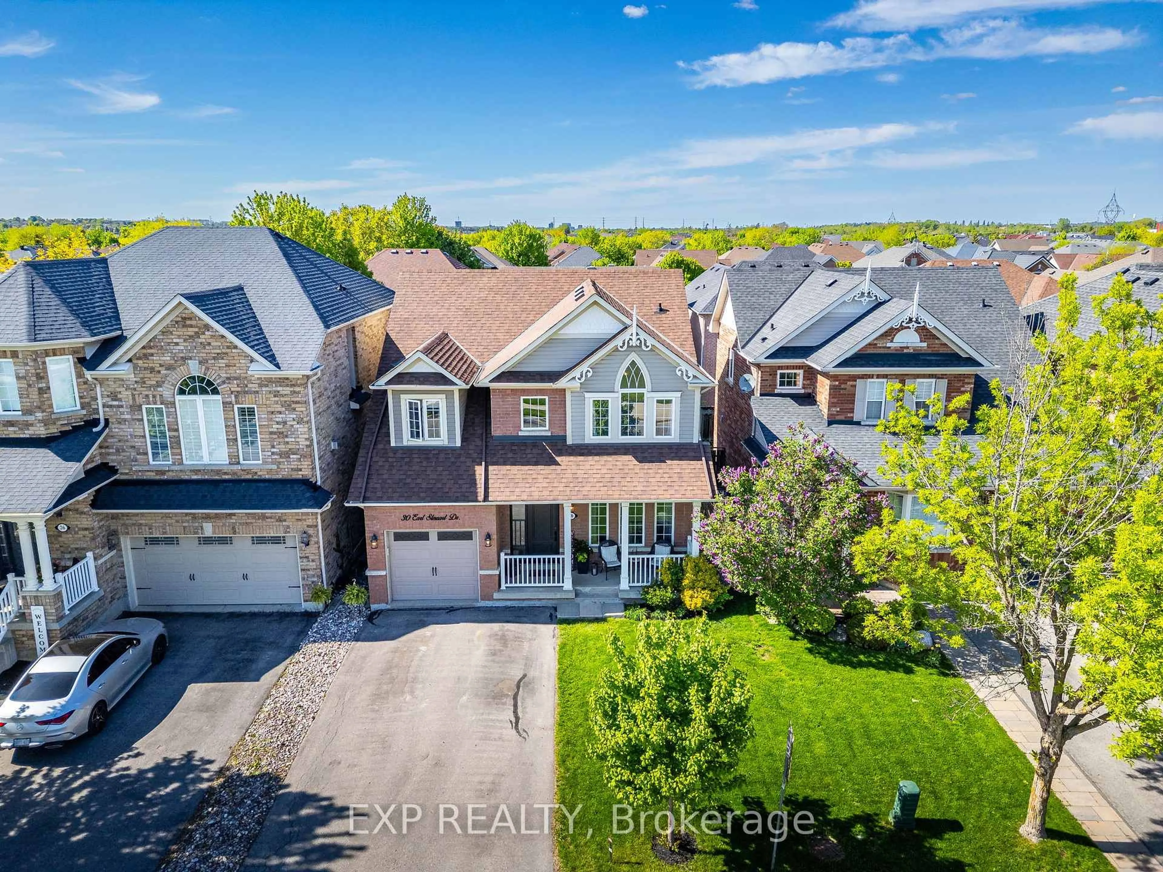 A pic from outside/outdoor area/front of a property/back of a property/a pic from drone, street for 30 Earl Stewart Dr, Aurora Ontario L4G 7P4