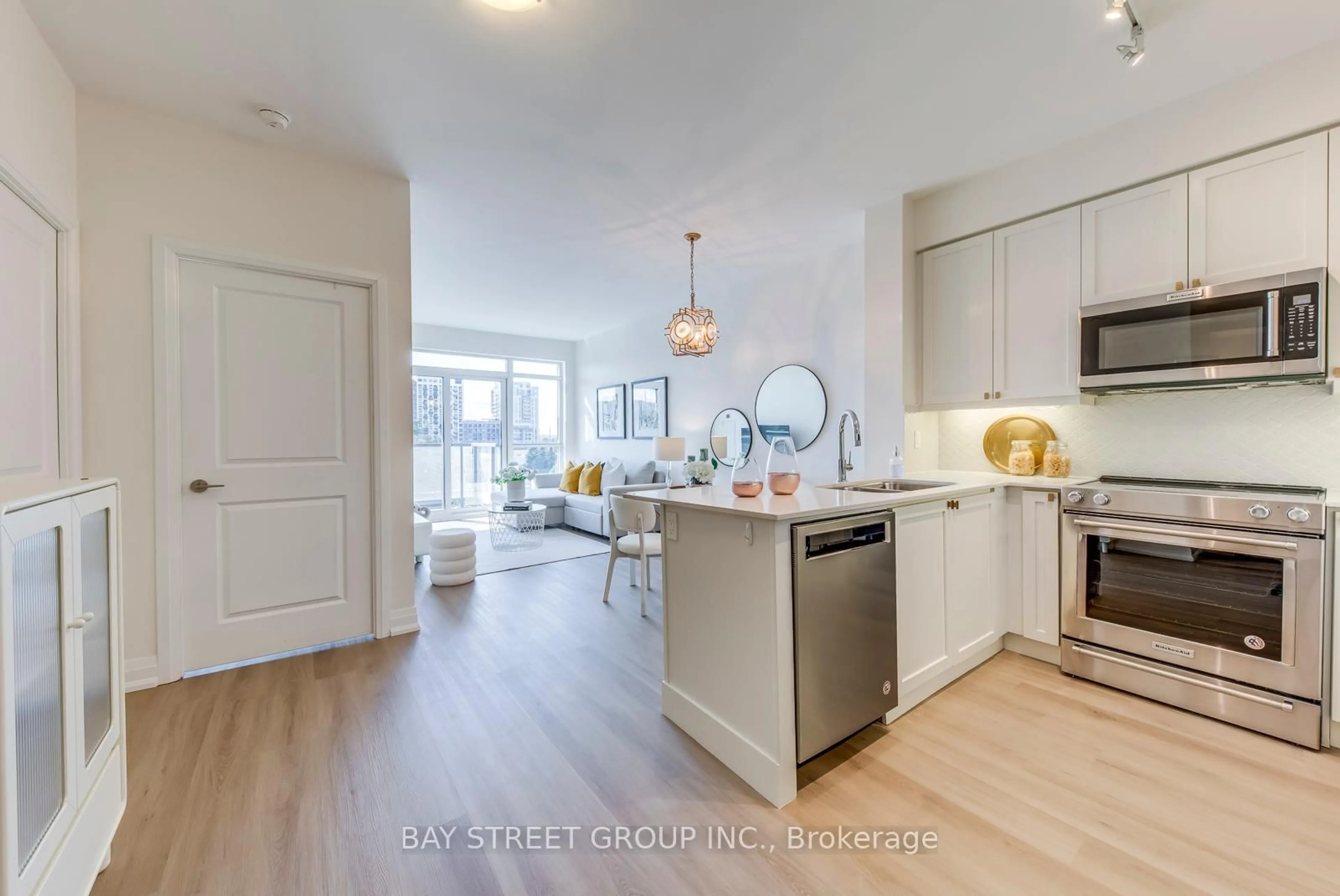 Open concept kitchen, unknown for 65 Oneida Cres #404, Richmond Hill Ontario L4B 0A1