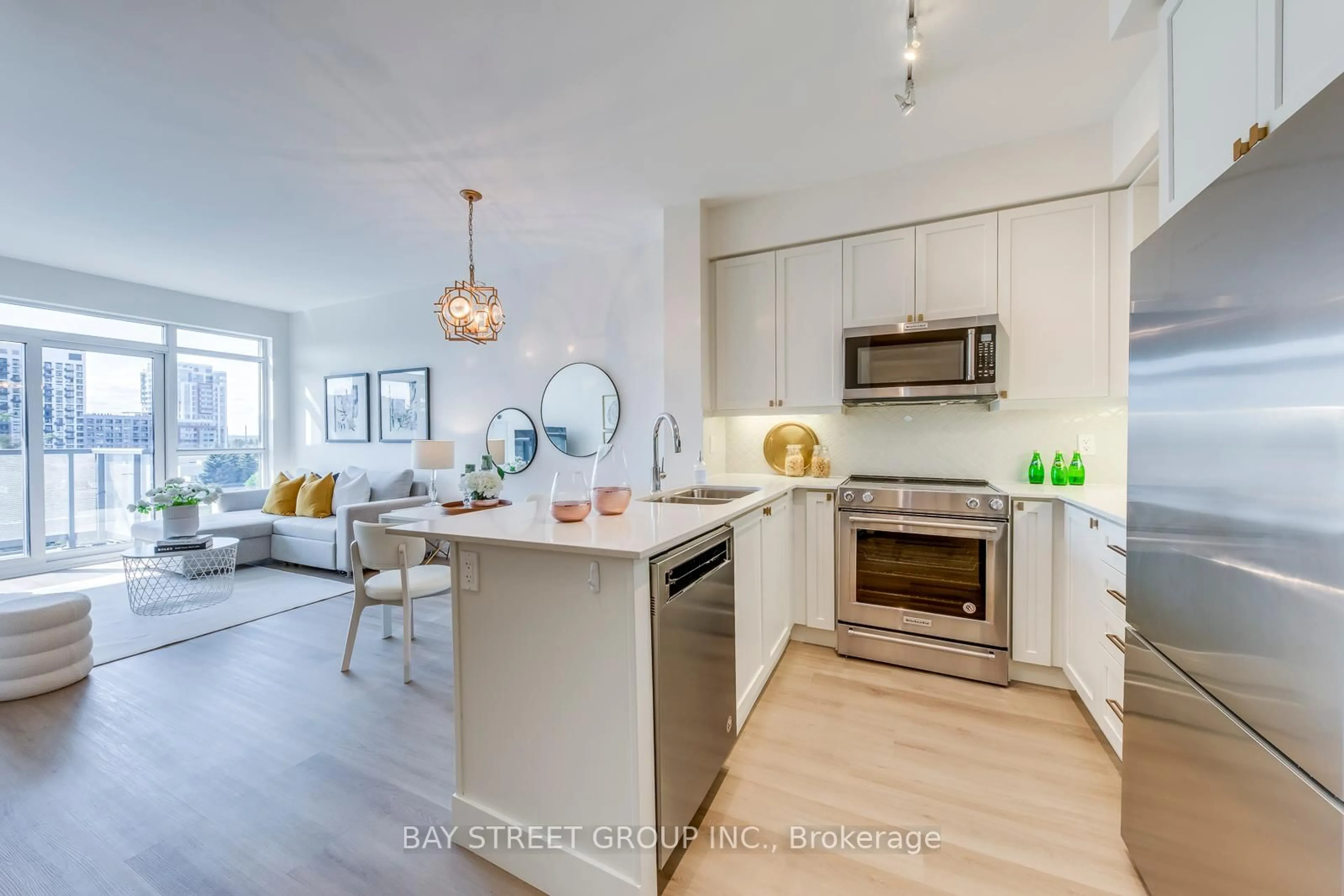 Open concept kitchen, unknown for 65 Oneida Cres #404, Richmond Hill Ontario L4B 0A1
