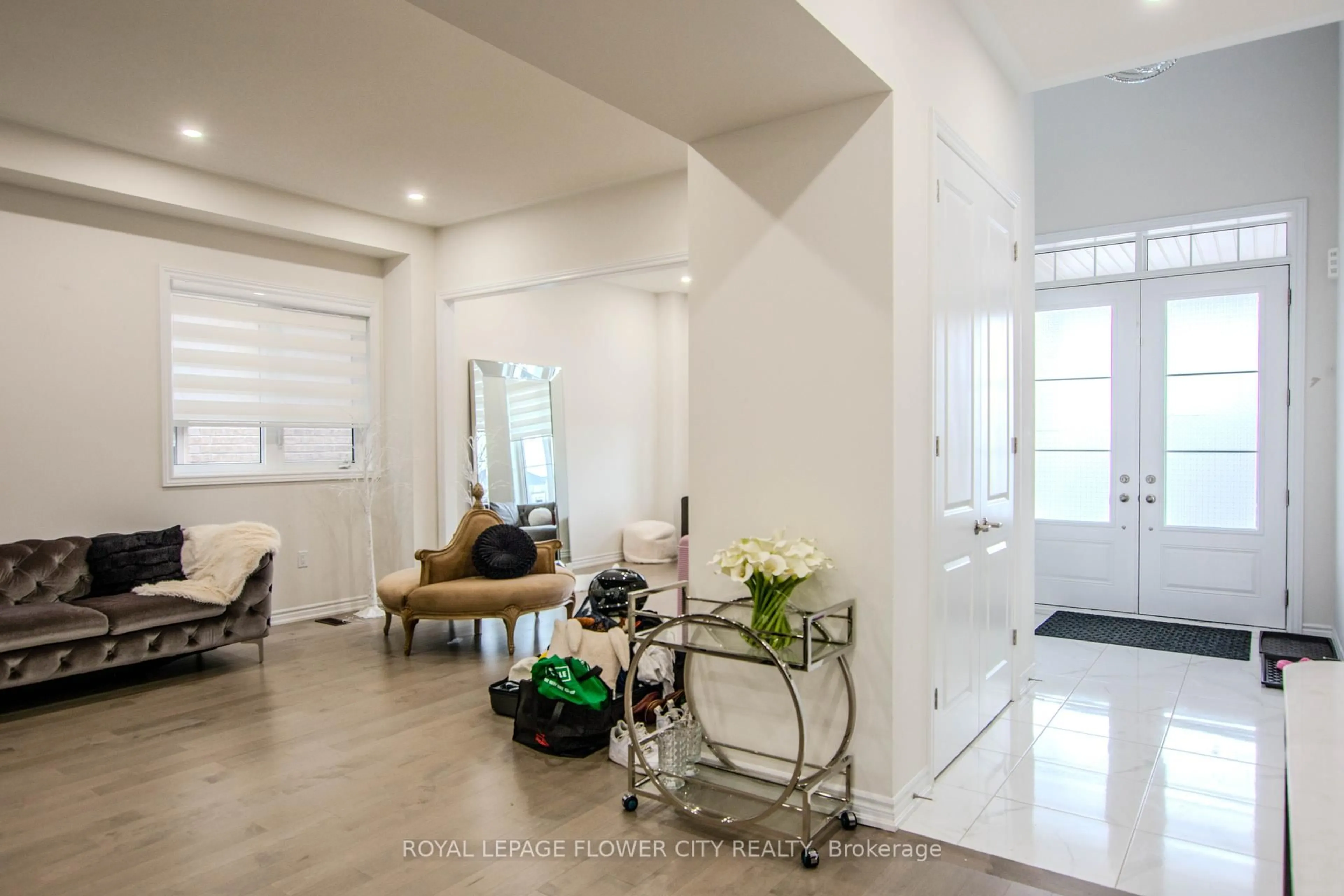 Indoor entryway for 1114 Wickham Rd, Innisfil Ontario L9S 0P8