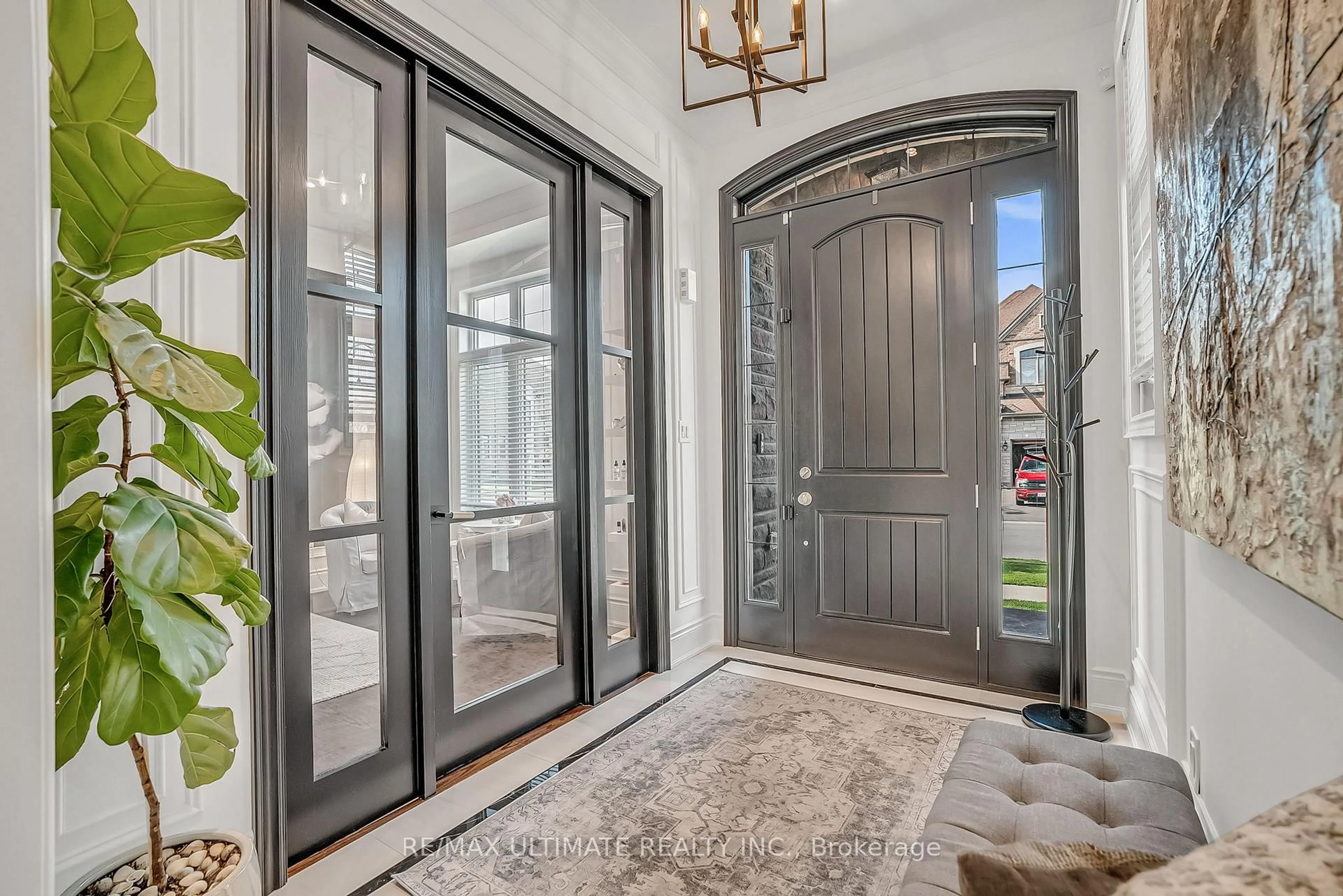 Indoor entryway for 60 Cairns Gate, King Ontario L7B 0P5