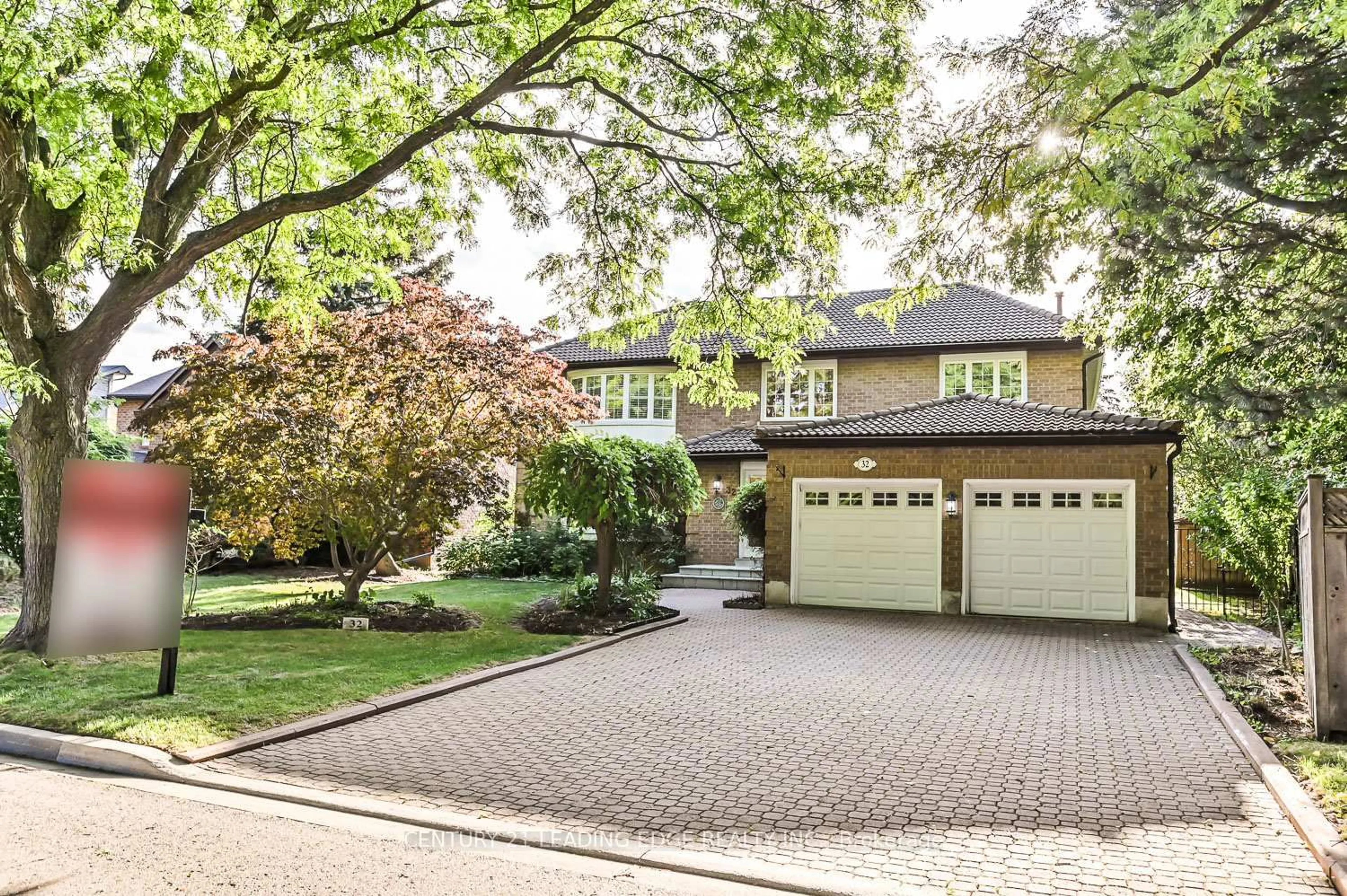 Home with brick exterior material, street for 32 Addington Sq, Markham Ontario L3R 7N1