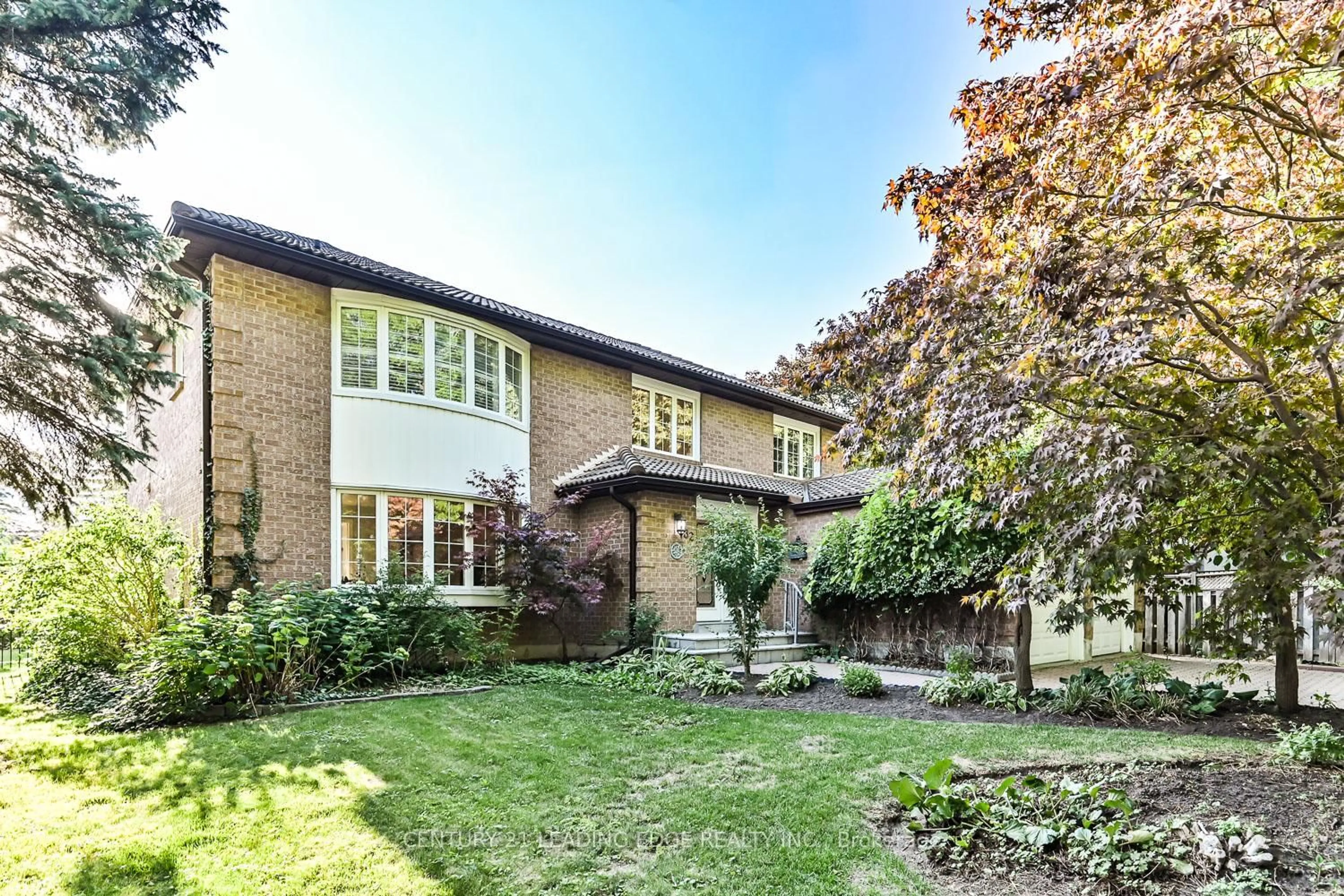 A pic from outside/outdoor area/front of a property/back of a property/a pic from drone, street for 32 Addington Sq, Markham Ontario L3R 7N1