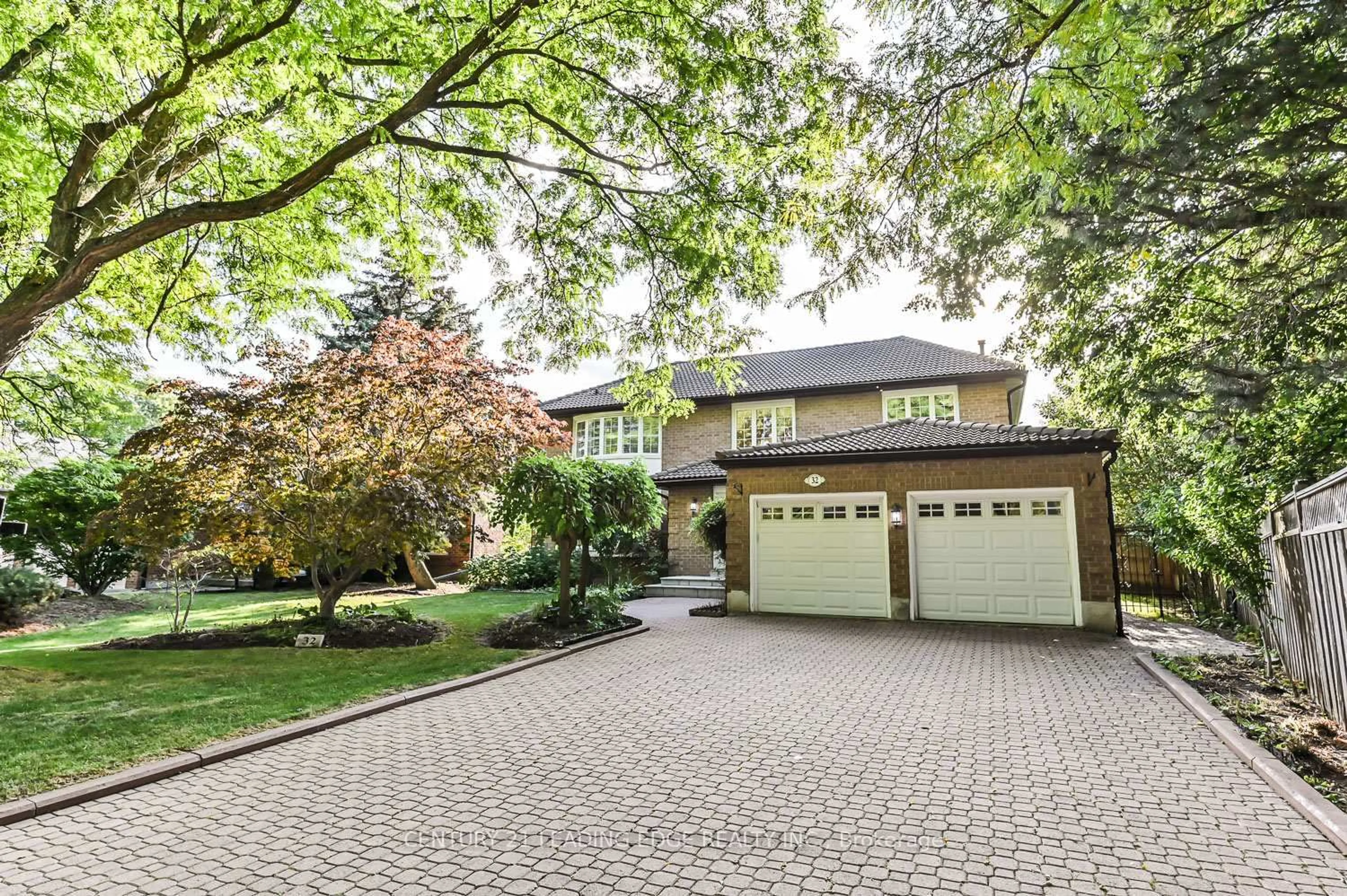 Home with brick exterior material, street for 32 Addington Sq, Markham Ontario L3R 7N1