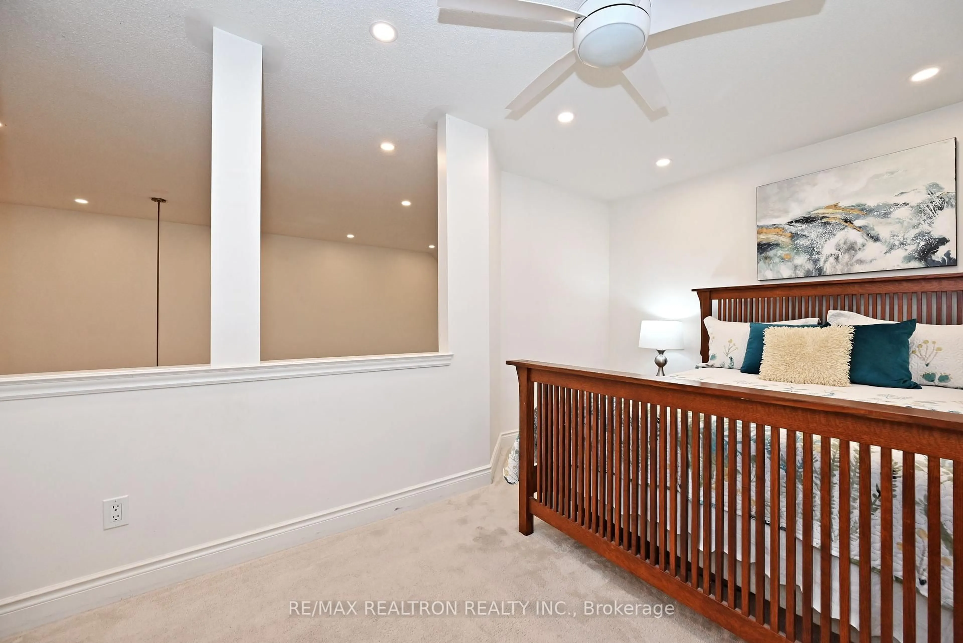 Indoor foyer for 331 Terry Carter Cres, Newmarket Ontario L3Y 9G2