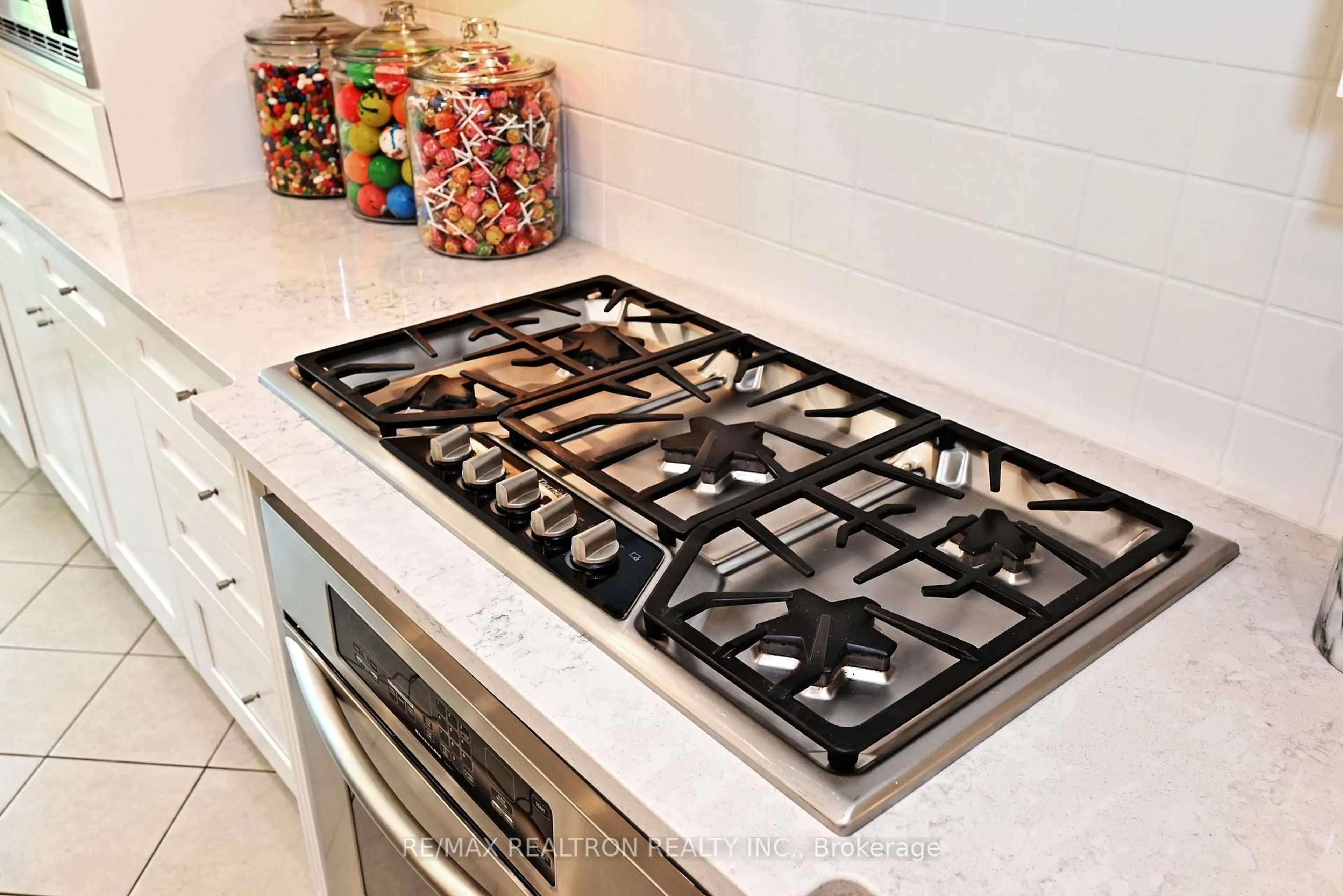 Contemporary kitchen, ceramic/tile floor for 331 Terry Carter Cres, Newmarket Ontario L3Y 9G2