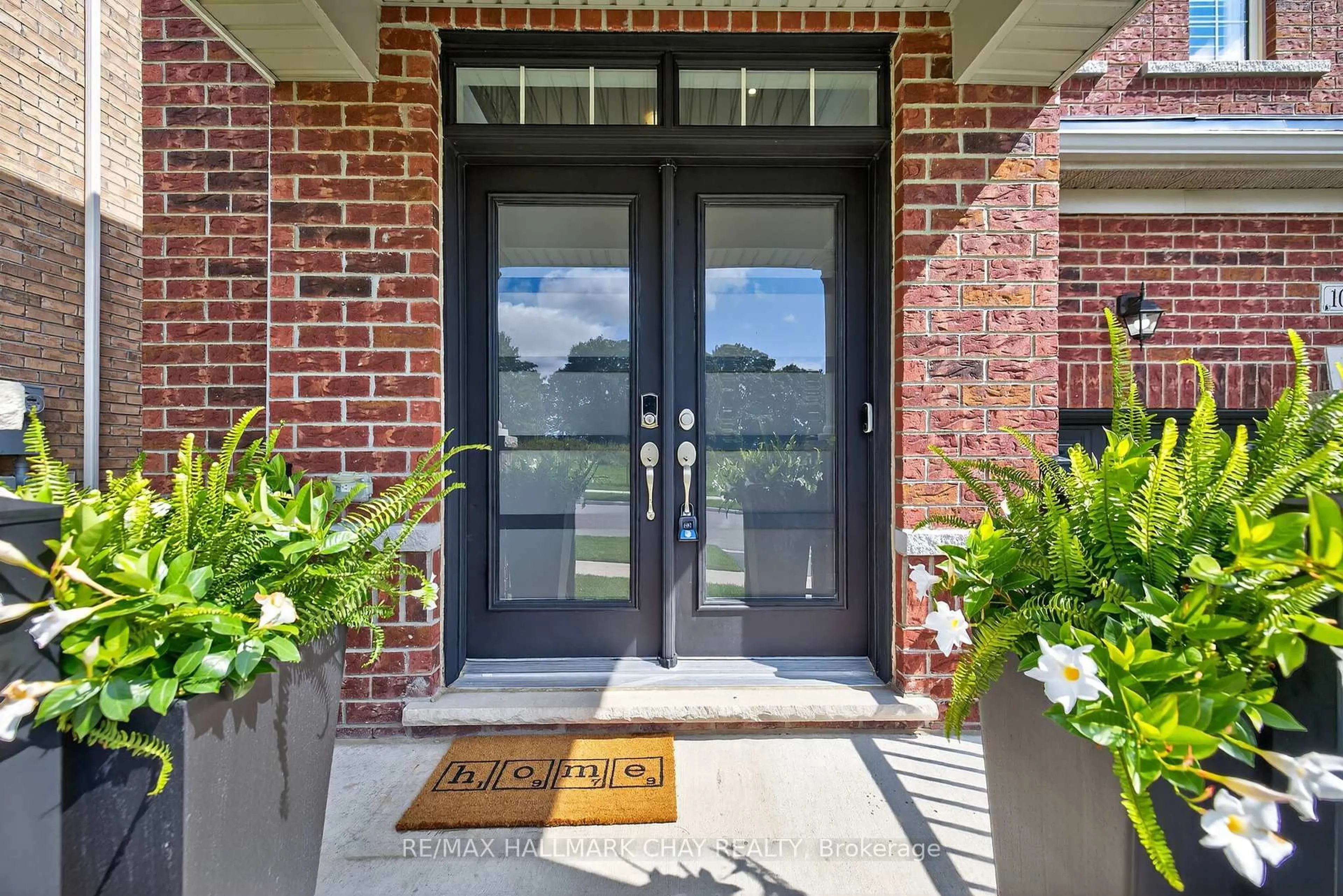Indoor entryway for 1029 Langford Blvd, Bradford West Gwillimbury Ontario L3Z 0V5