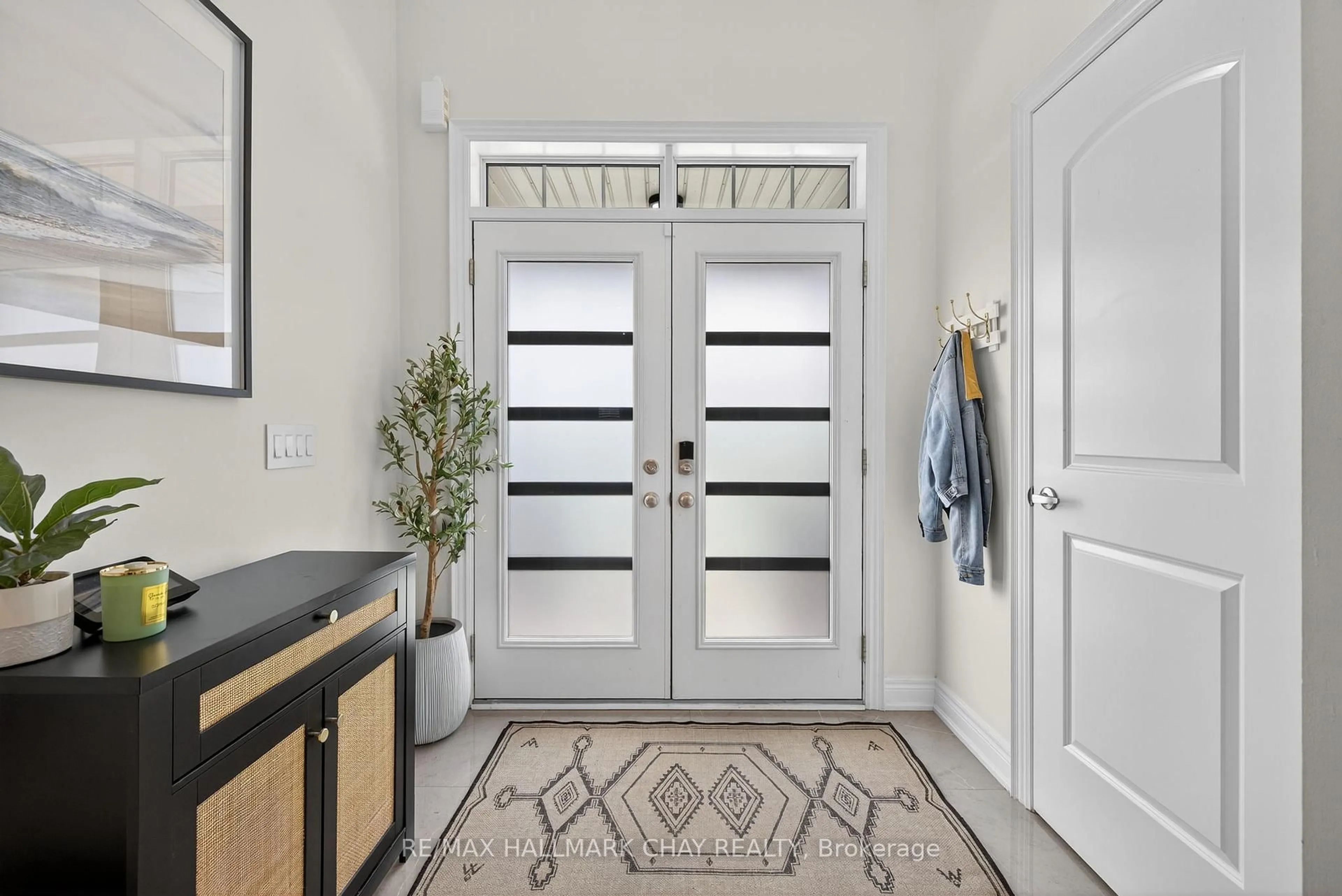 Indoor entryway for 1029 Langford Blvd, Bradford West Gwillimbury Ontario L3Z 0V5