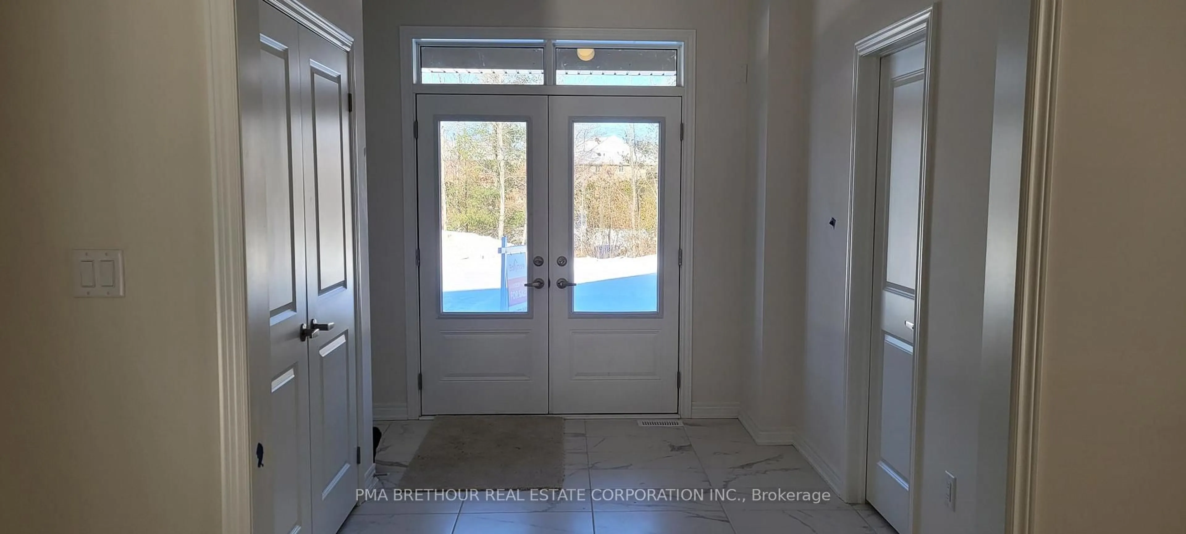 Indoor entryway for 139 Dovedale Dr, Georgina Ontario L4P 0S6