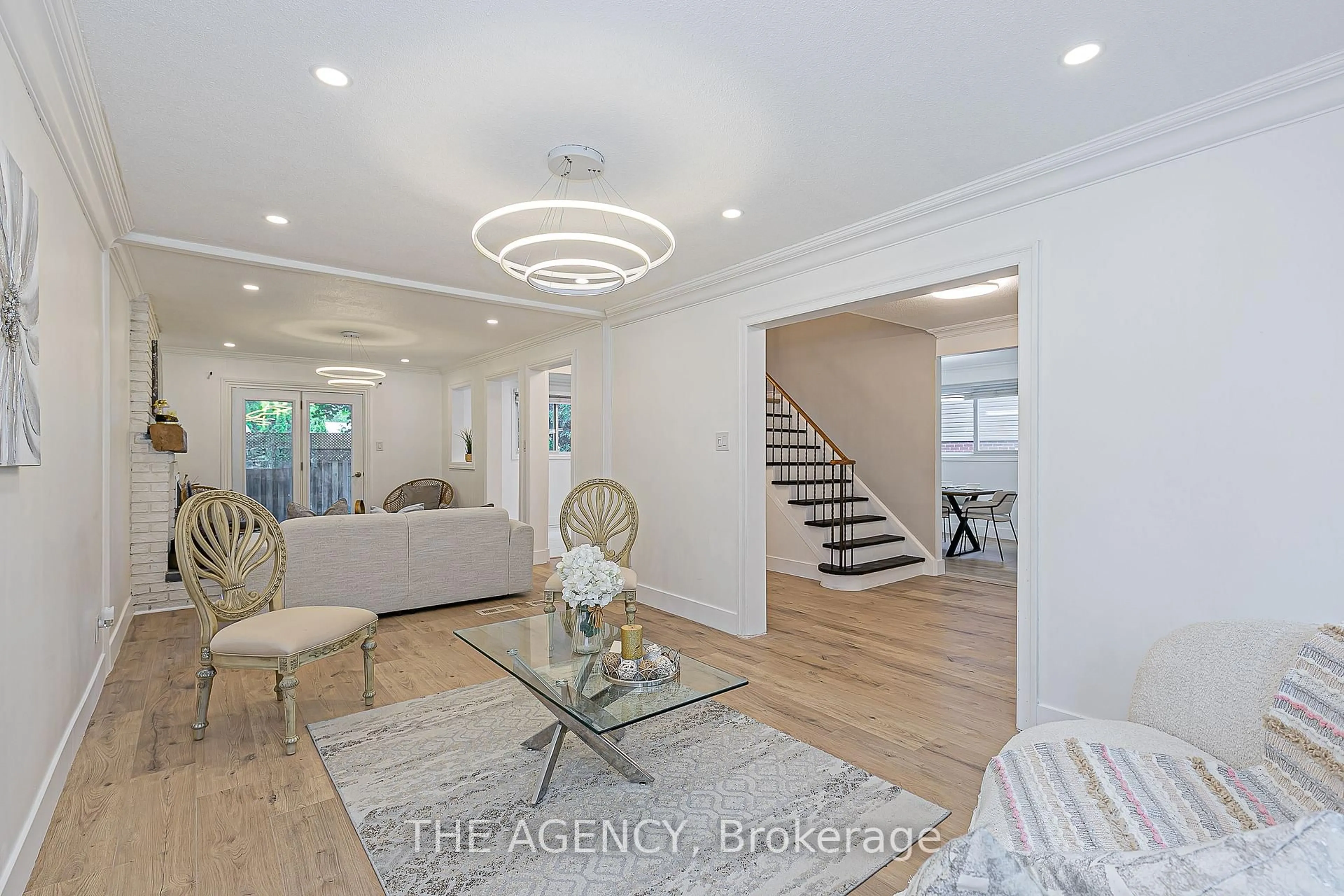 Indoor entryway for 310 Primrose Lane, Newmarket Ontario L3Y 5Y9