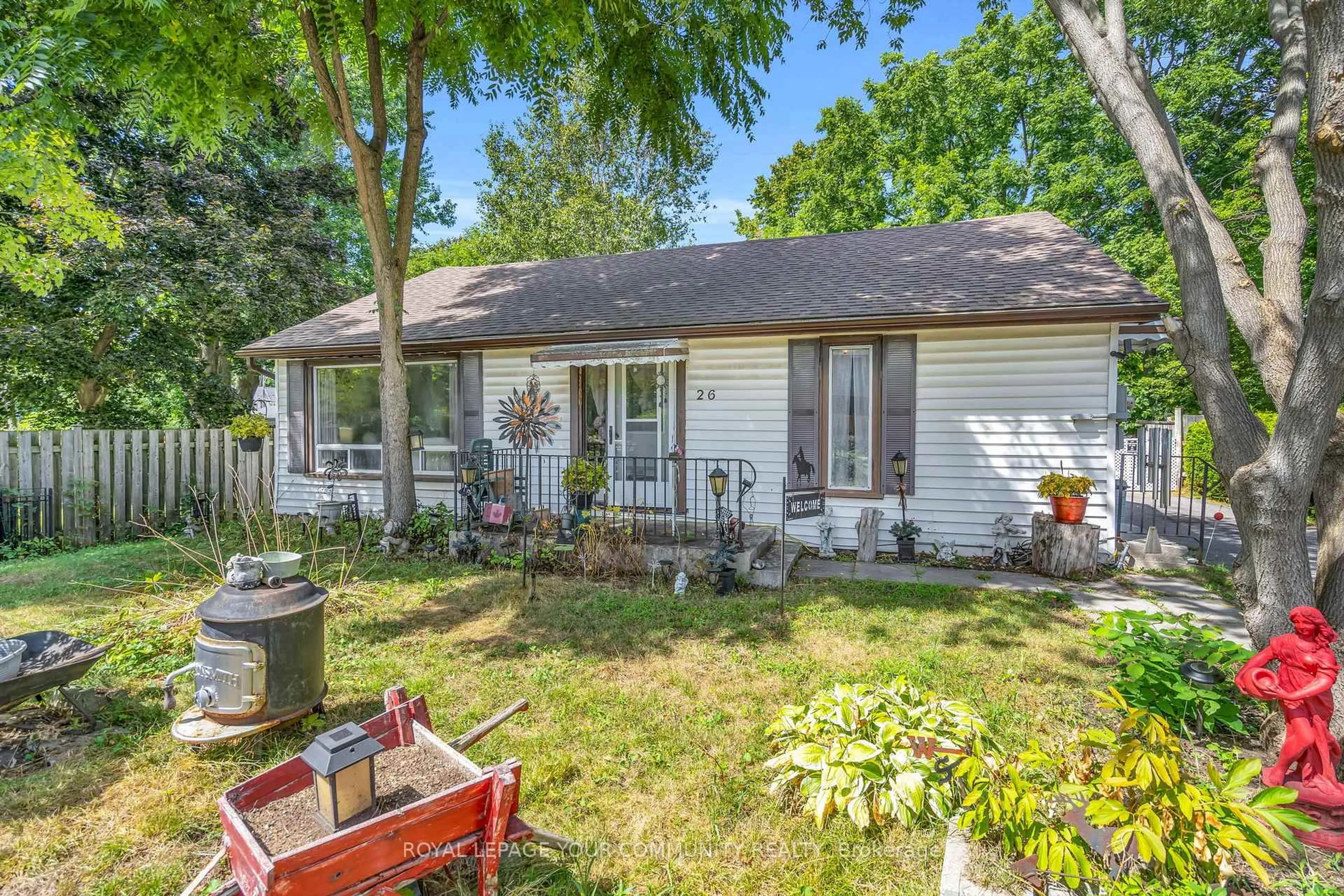 Patio, street for 26 St. James St, Georgina Ontario L0E 1R0