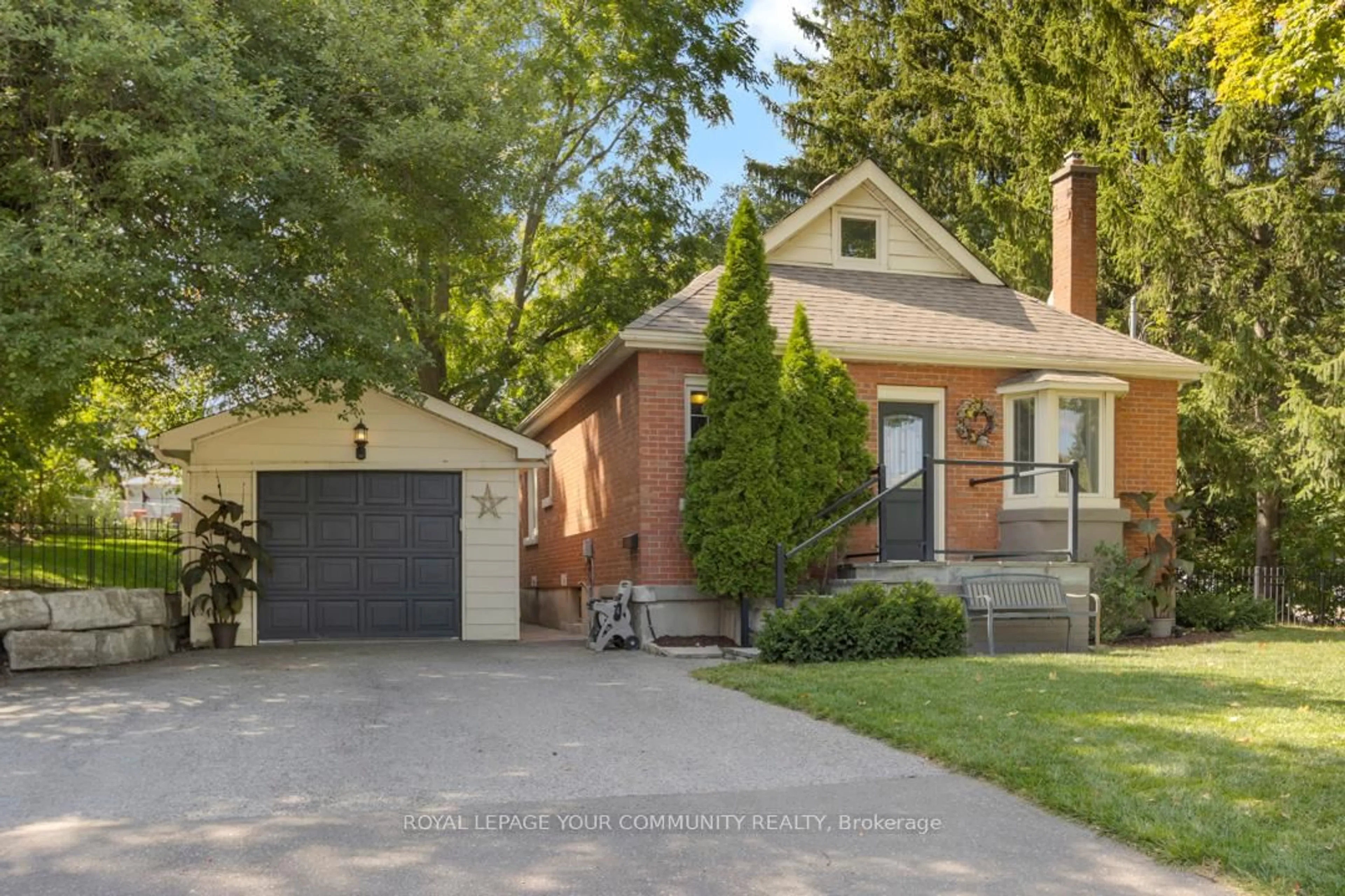 Home with brick exterior material, street for 238 Lorne Ave, Newmarket Ontario L3Y 4K4