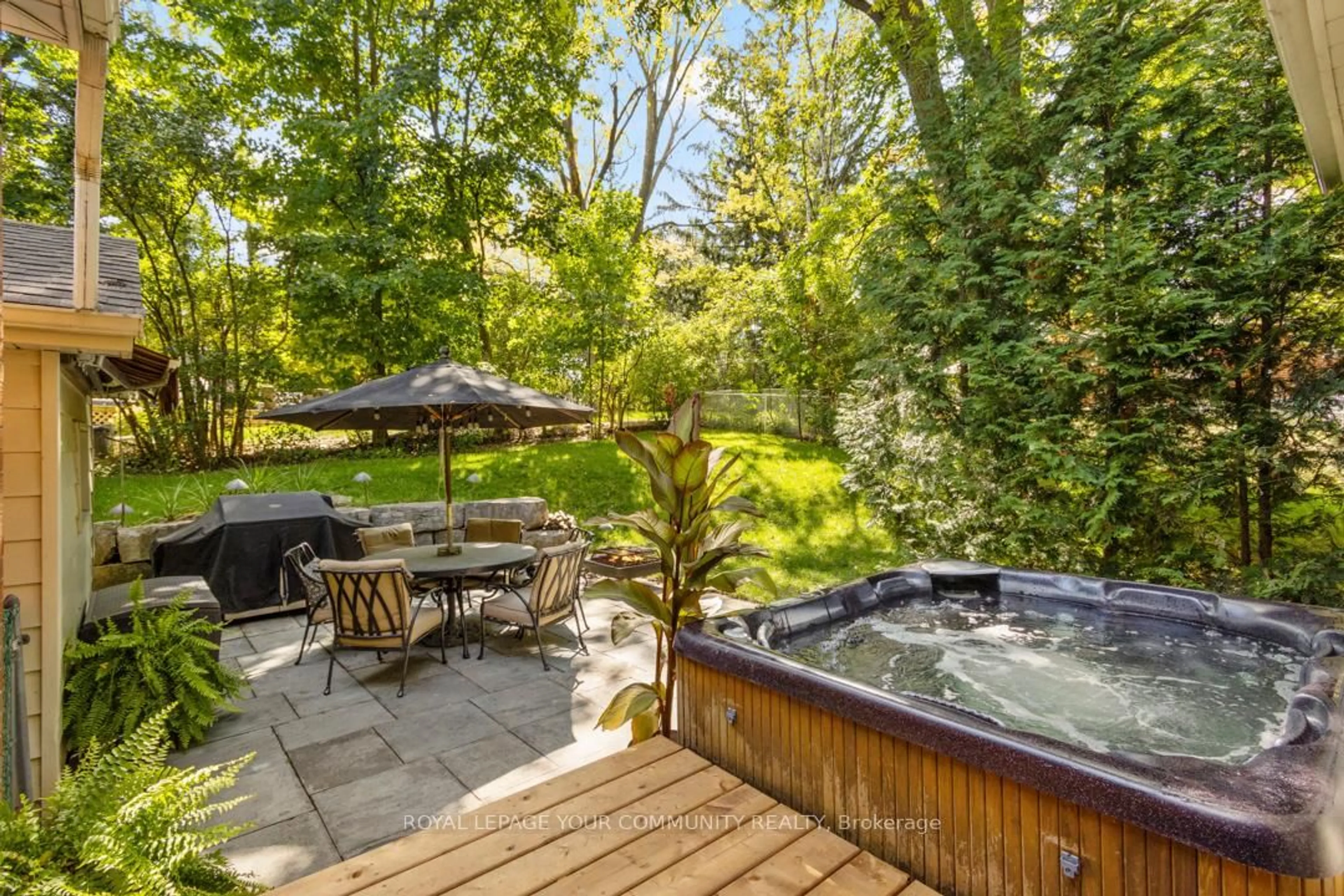 Patio, water/lake/river/ocean view for 238 Lorne Ave, Newmarket Ontario L3Y 4K4