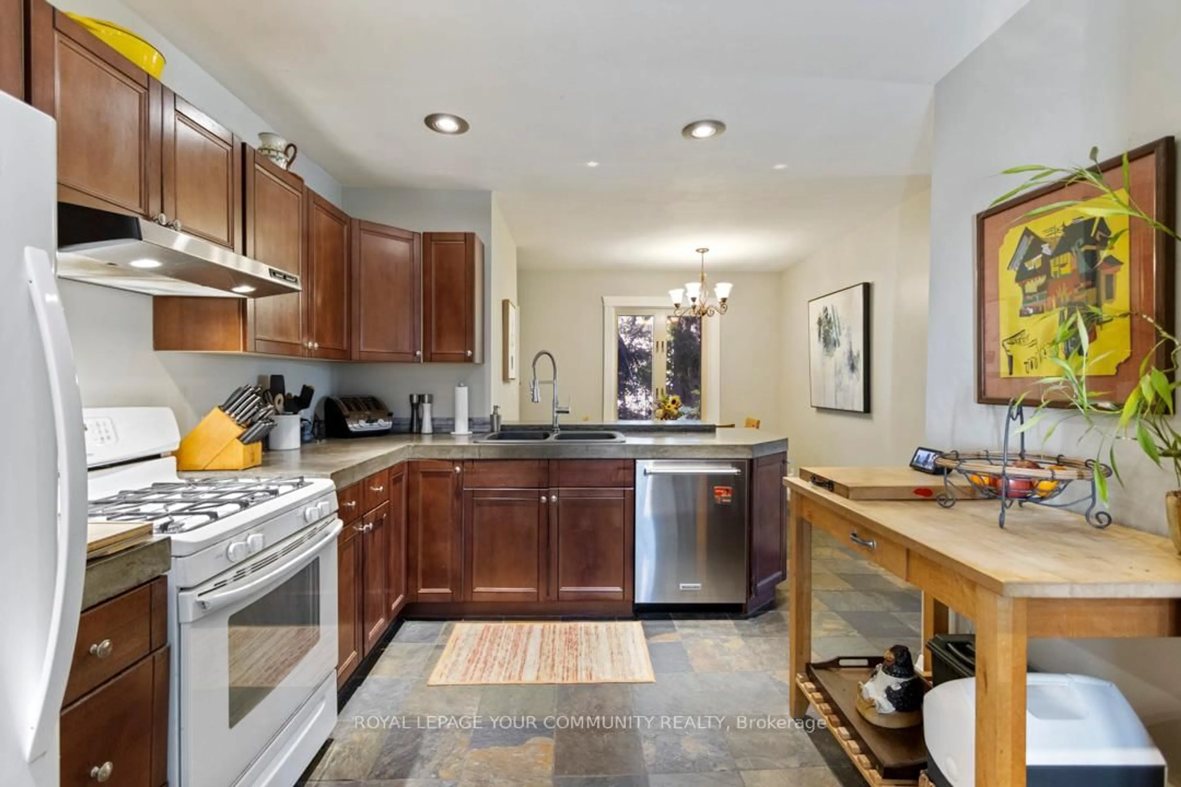 Unknown for 238 Lorne Ave, Newmarket Ontario L3Y 4K4